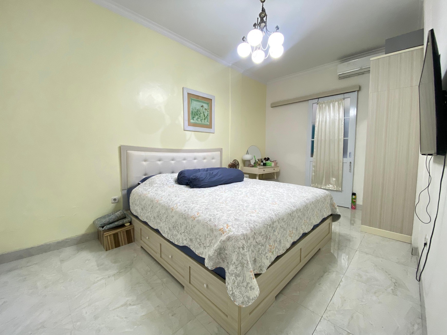 Serua Residence Rumah Siap Huni Semi Furnished Hadap Selatan One Gate System