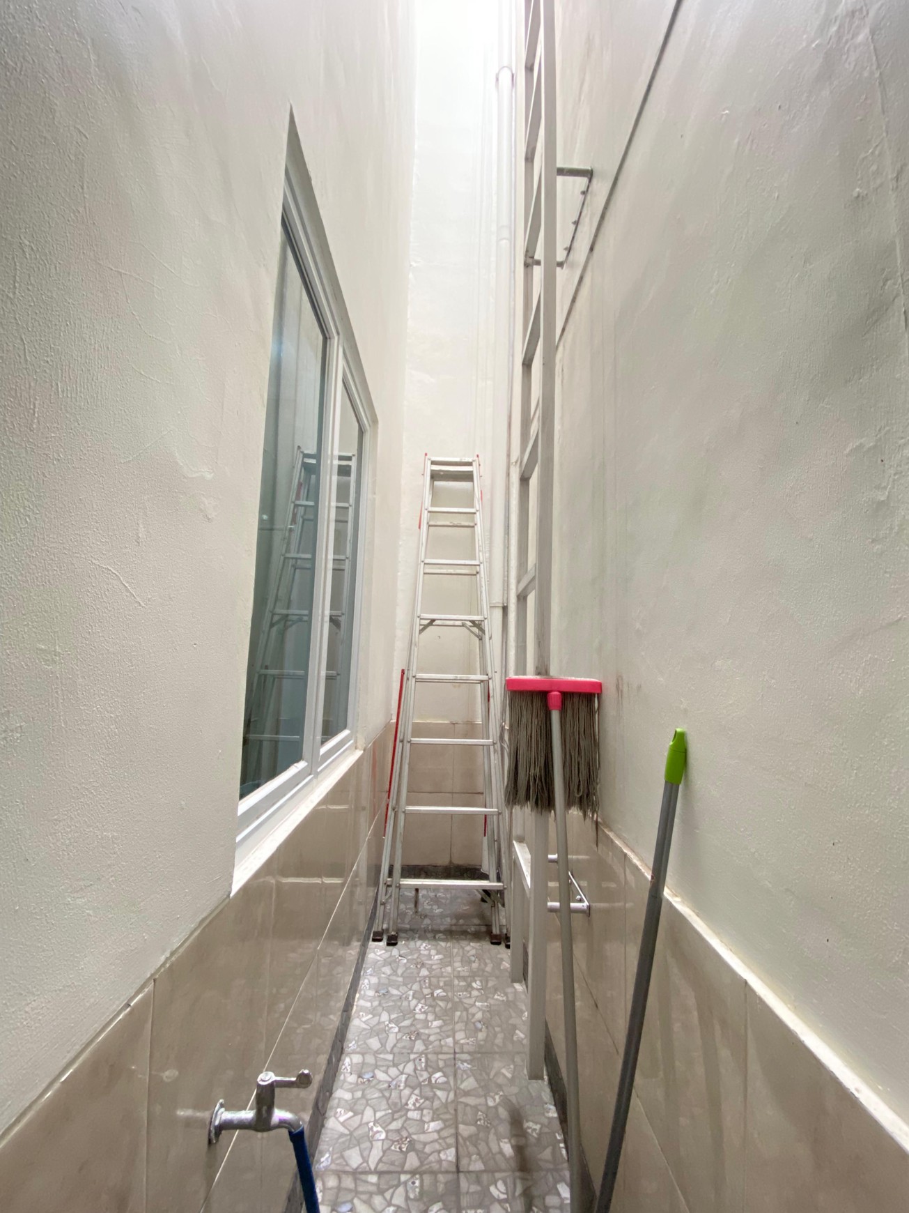 Serua Residence Rumah Siap Huni Semi Furnished Hadap Selatan One Gate System