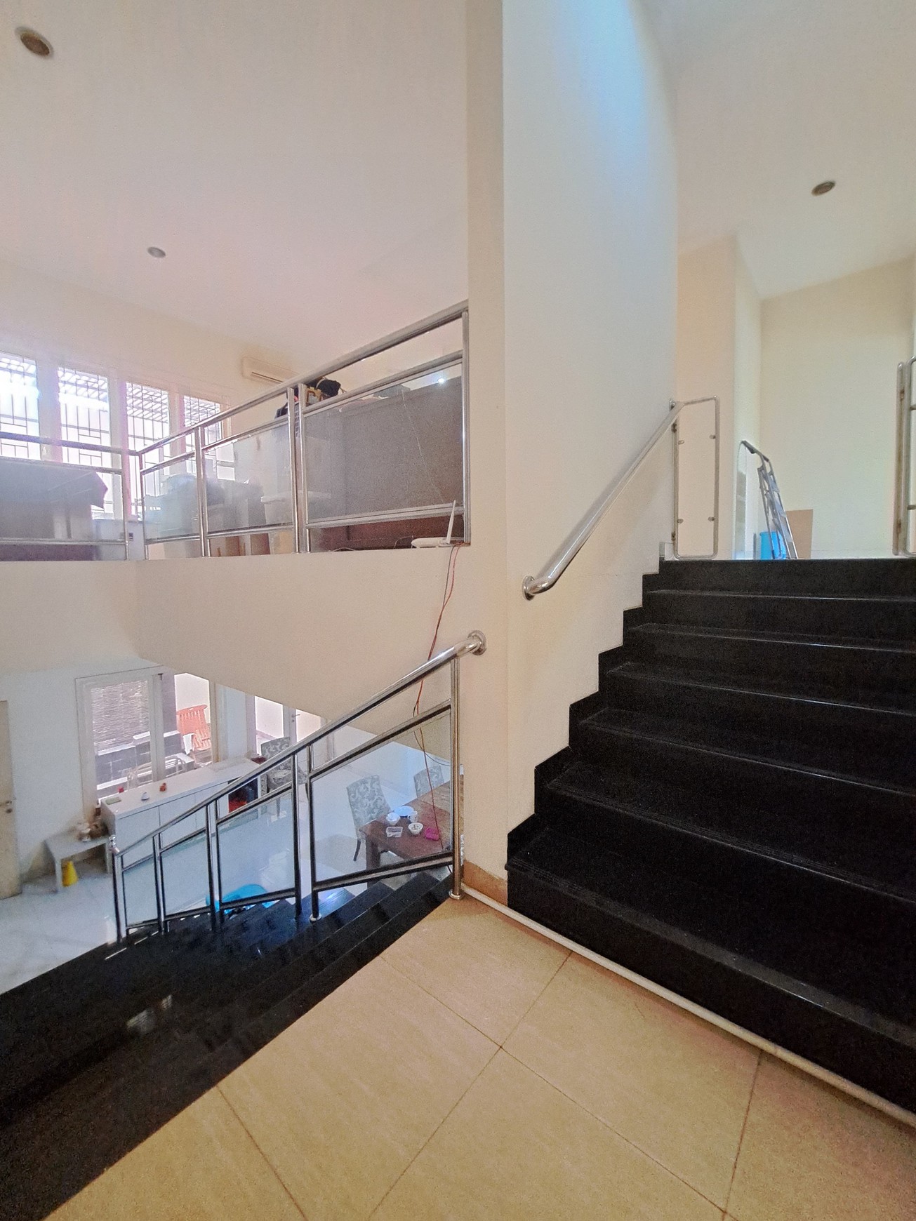 Rumah Terawat di Lebak Bulus Posisi Hook Harga Termurah