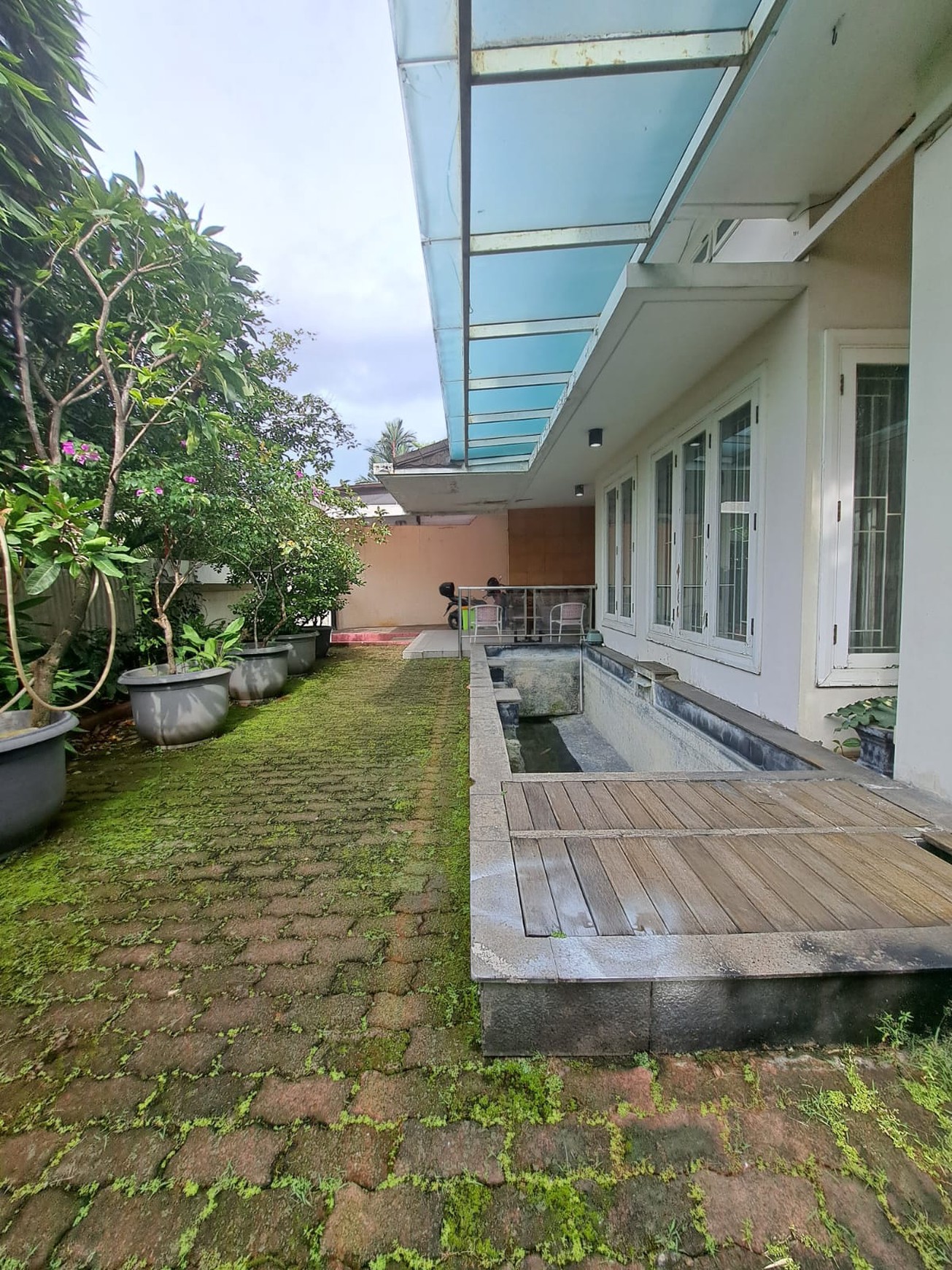 Rumah Terawat di Lebak Bulus Posisi Hook Harga Termurah