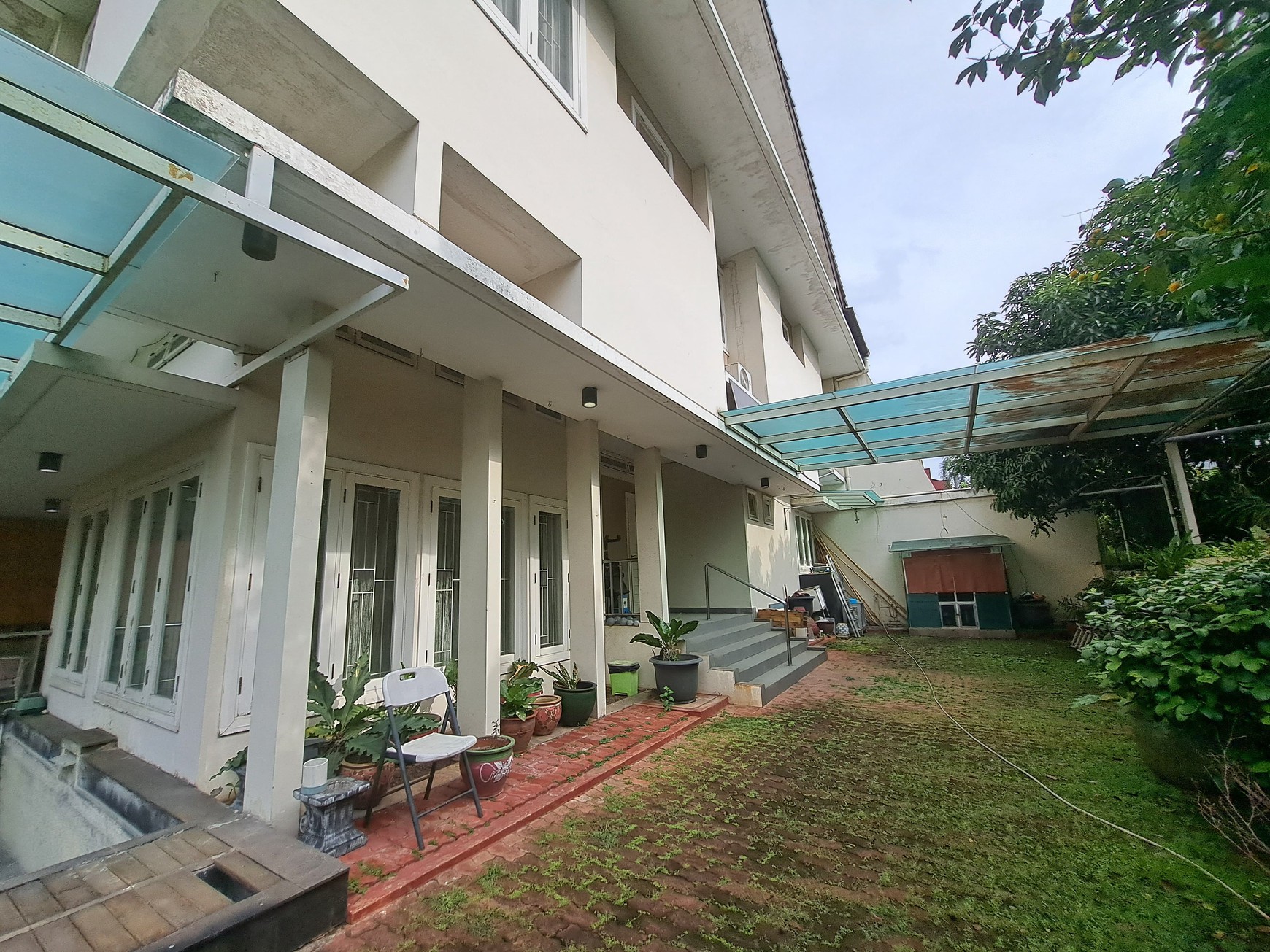 Rumah Terawat di Lebak Bulus Posisi Hook Harga Termurah