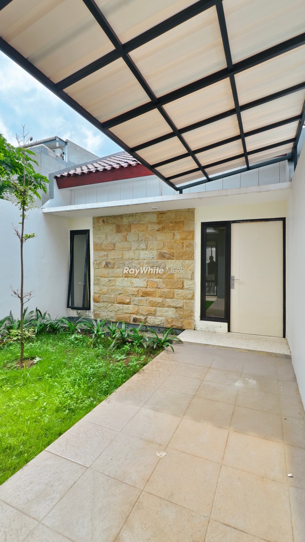 Scandinavian Style! Rumah 2 Lantai Elegan di Gunung Anyar Emas