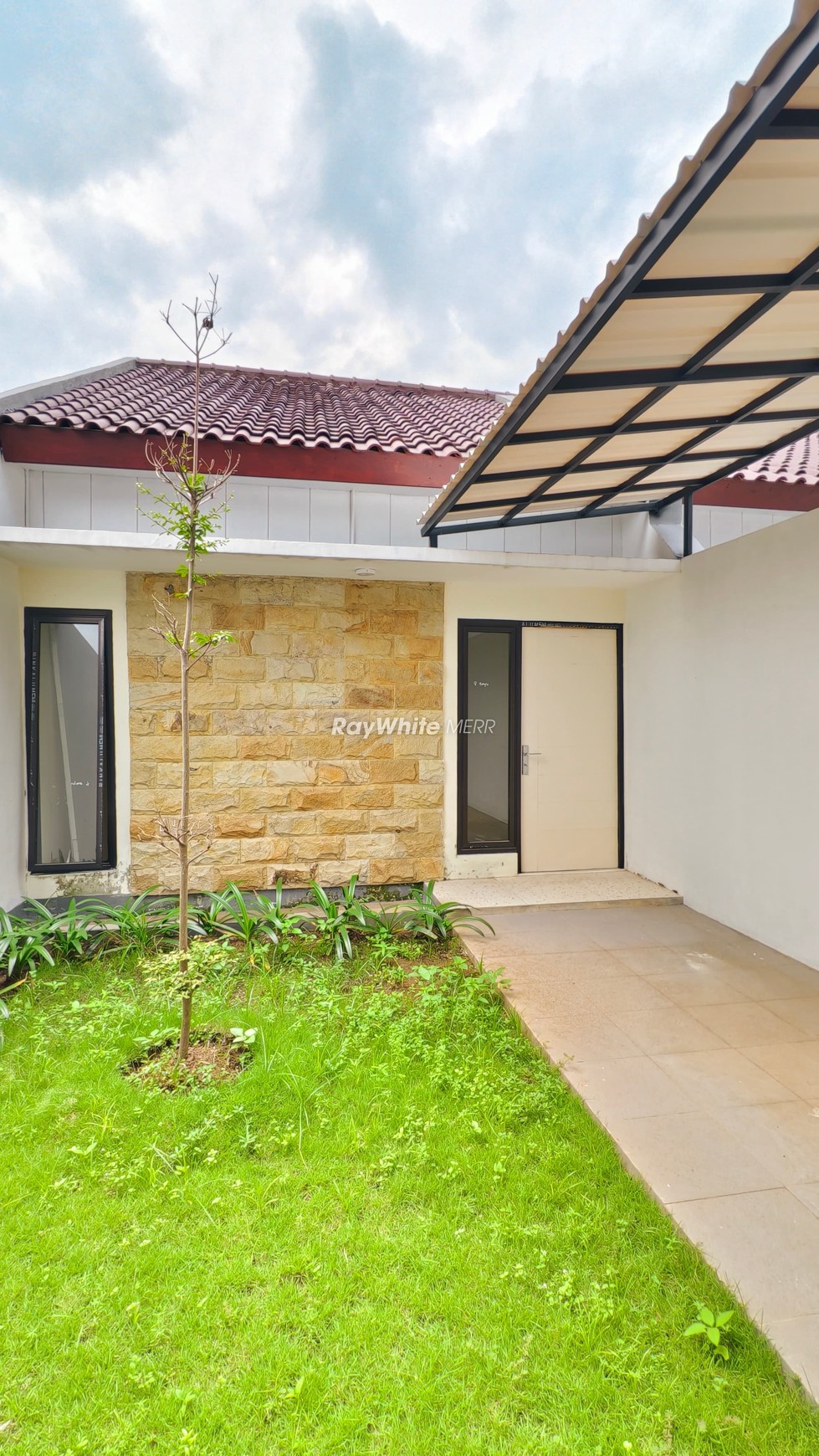Scandinavian Style! Rumah 2 Lantai Elegan di Gunung Anyar Emas