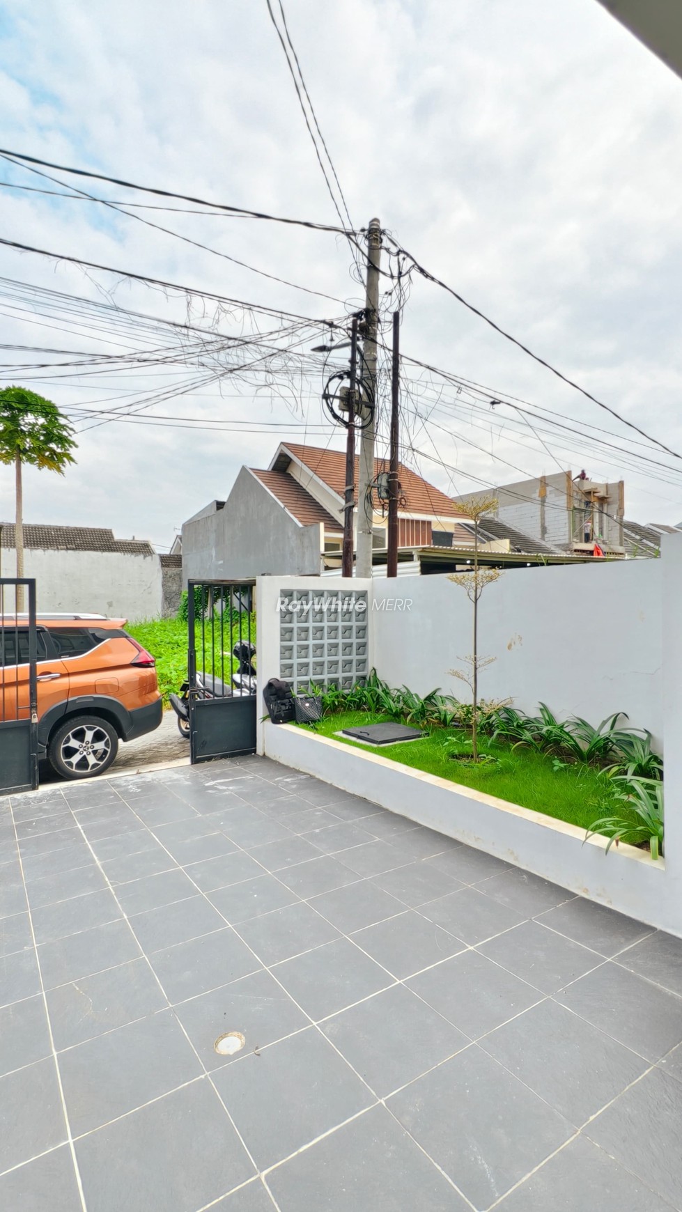 Scandinavian Style! Rumah 2 Lantai Elegan di Gunung Anyar Emas