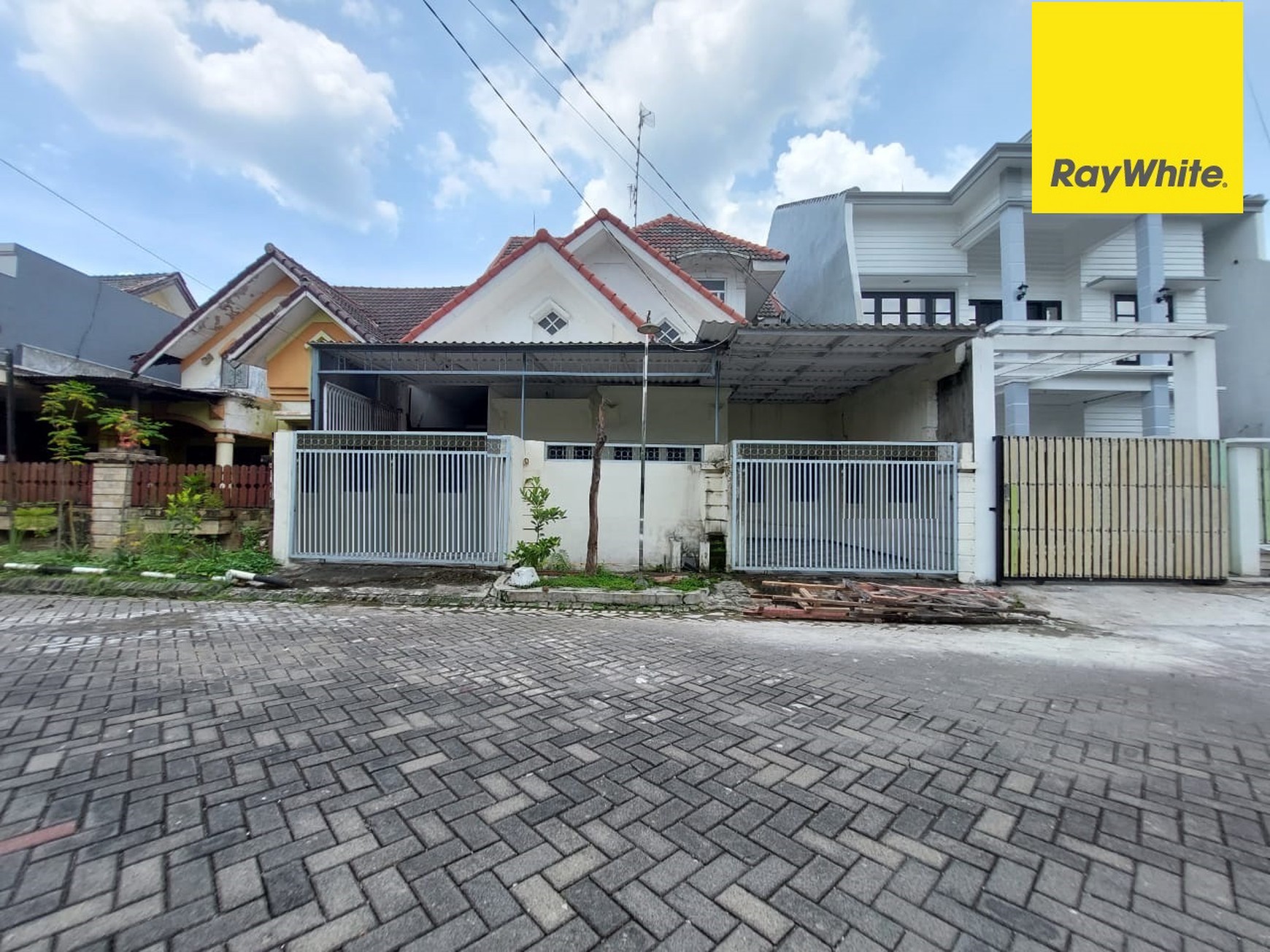 Dijual Rumah 2 lantai SHM di Pondok Mutiara Sidoarjo