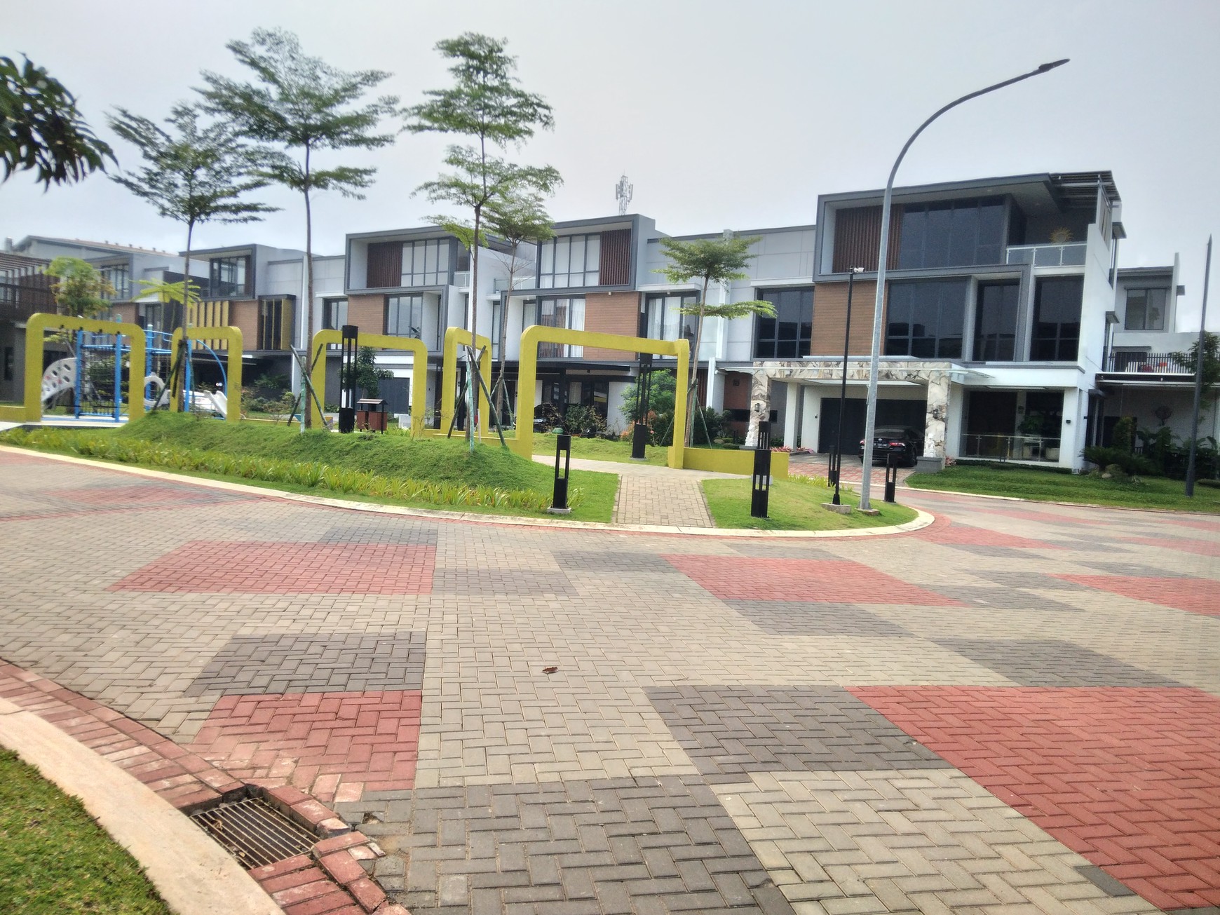 Rumah cantik dan baru siap huni di kota wisata cibubur dalam cluster