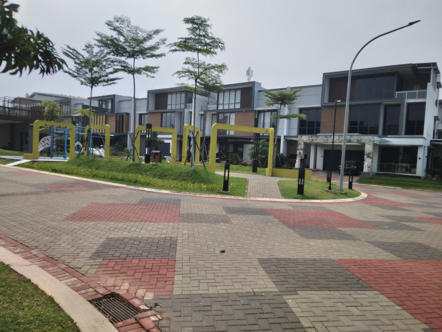 Rumah cantik dan baru siap huni di kota wisata cibubur dalam cluster