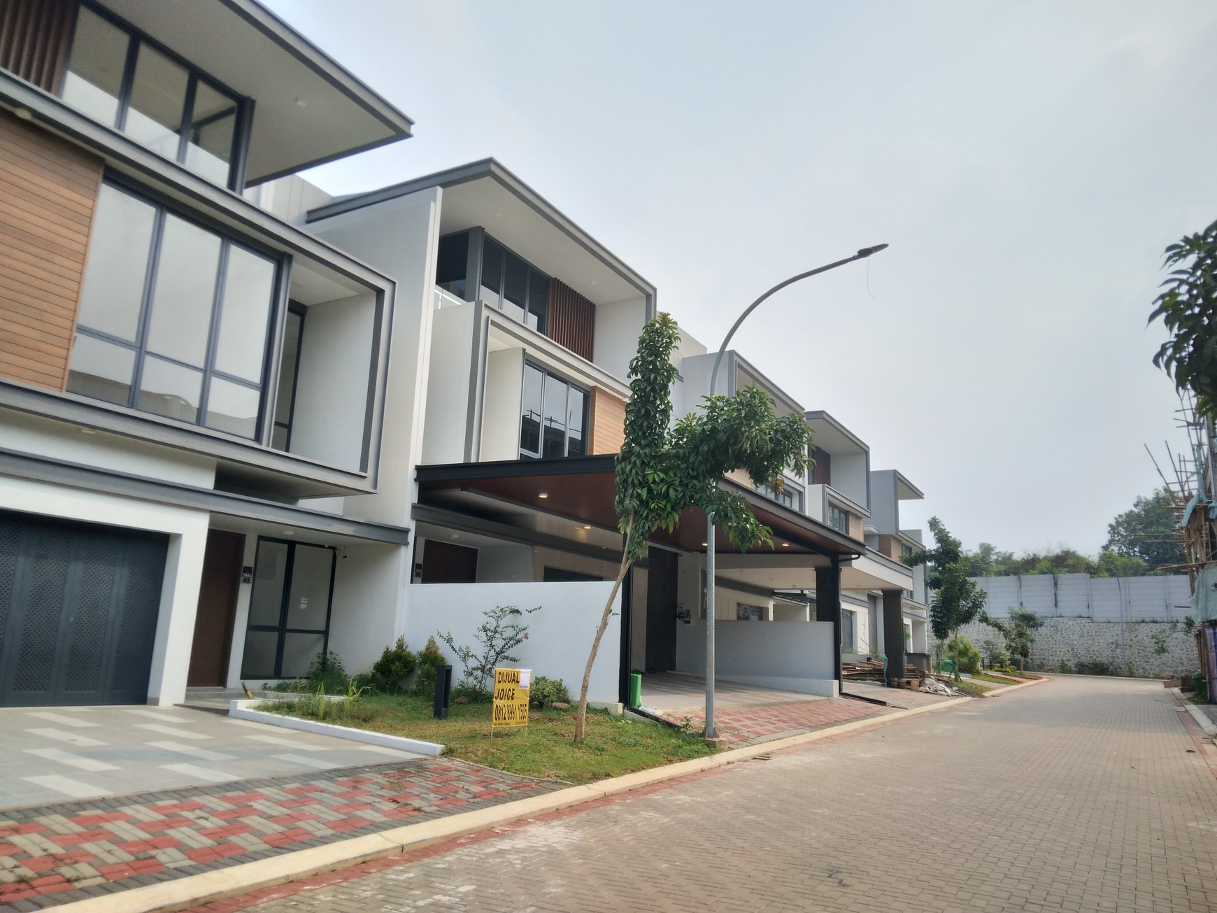 Rumah cantik dan baru siap huni di kota wisata cibubur dalam cluster