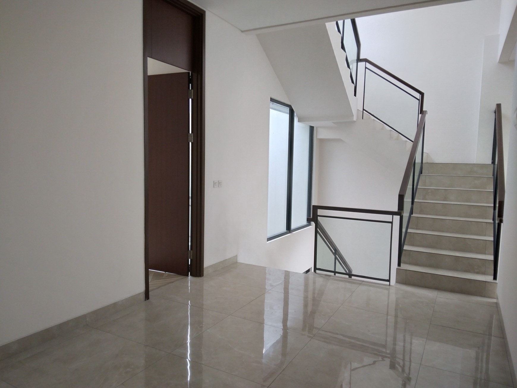 Rumah cantik dan baru siap huni di kota wisata cibubur dalam cluster