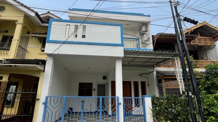 Rumah Bagus, 2 Lantai, Lokasi strategis di Bintaro Sektor 4