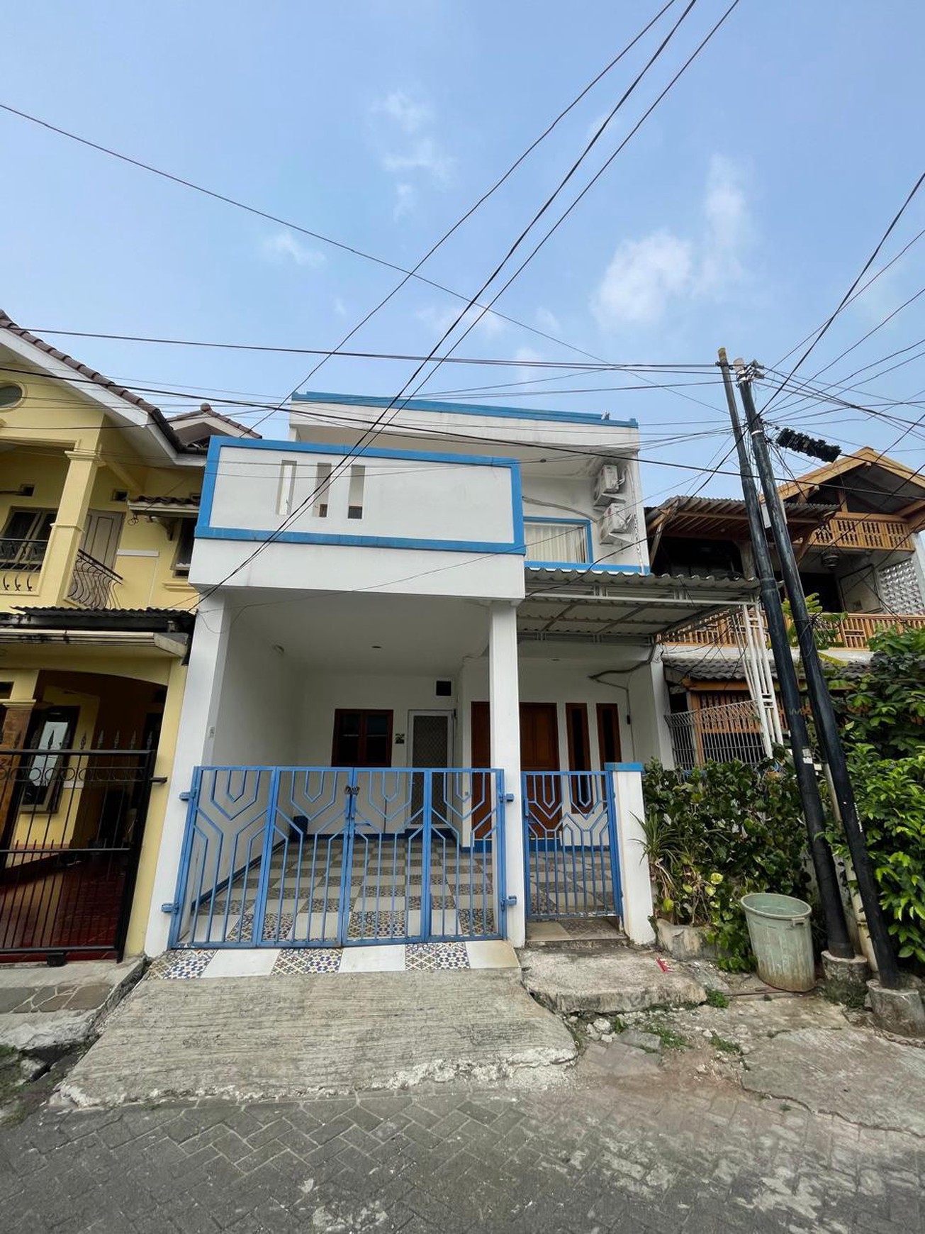 Rumah Bagus, 2 Lantai, Lokasi strategis di Bintaro Sektor 4