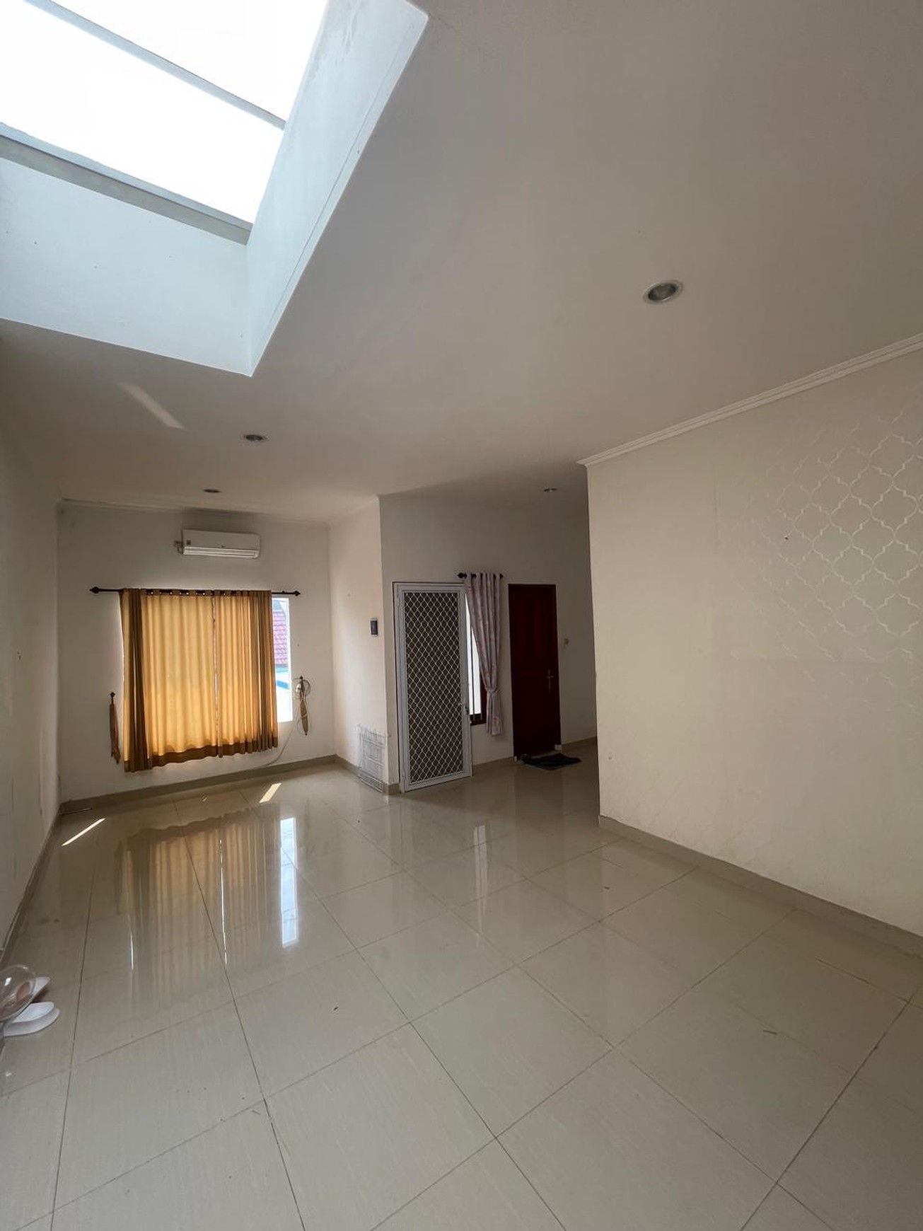 Rumah Bagus, 2 Lantai, Lokasi strategis di Bintaro Sektor 4