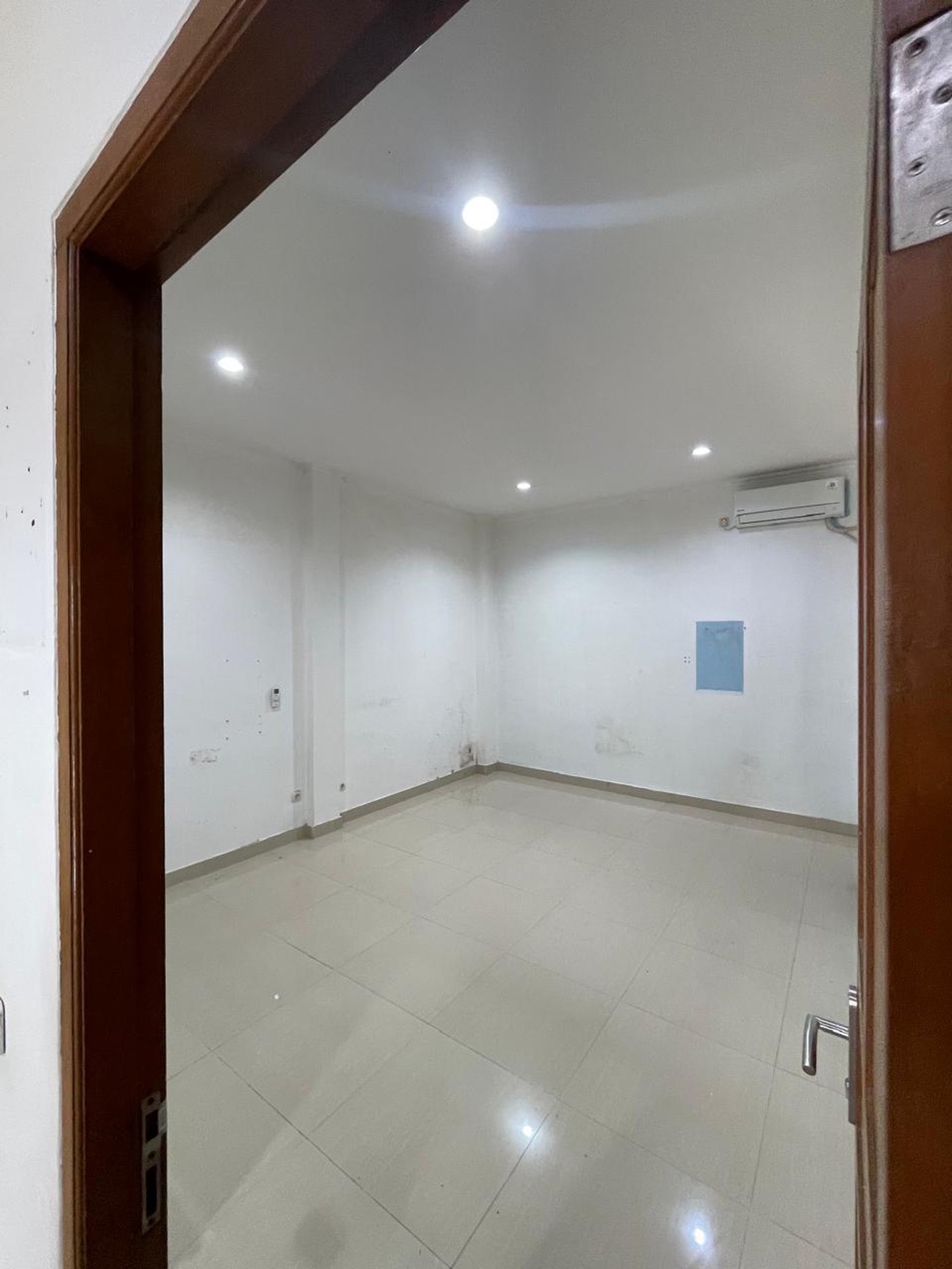 Rumah Bagus, 2 Lantai, Lokasi strategis di Bintaro Sektor 4