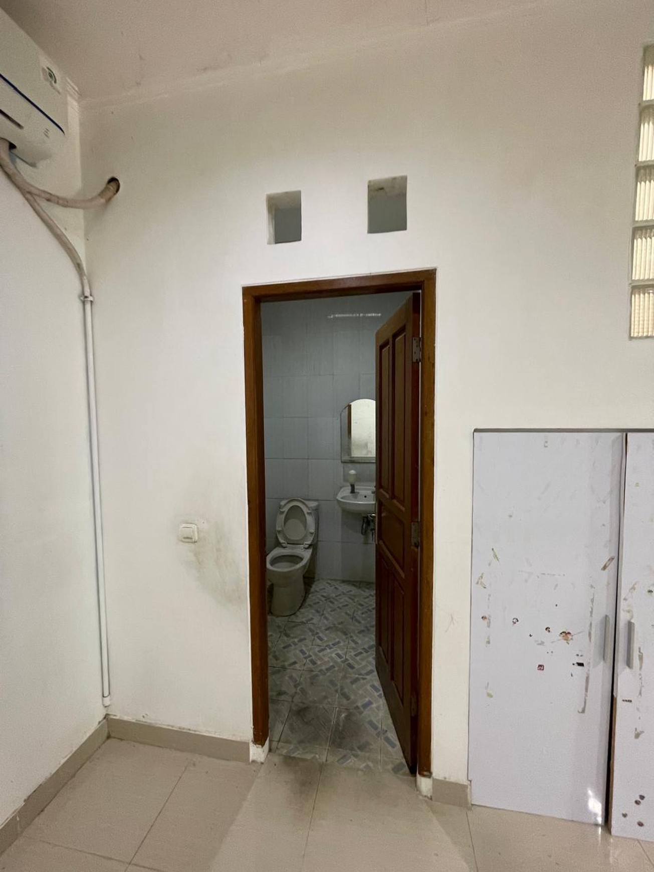 Rumah Bagus, 2 Lantai, Lokasi strategis di Bintaro Sektor 4