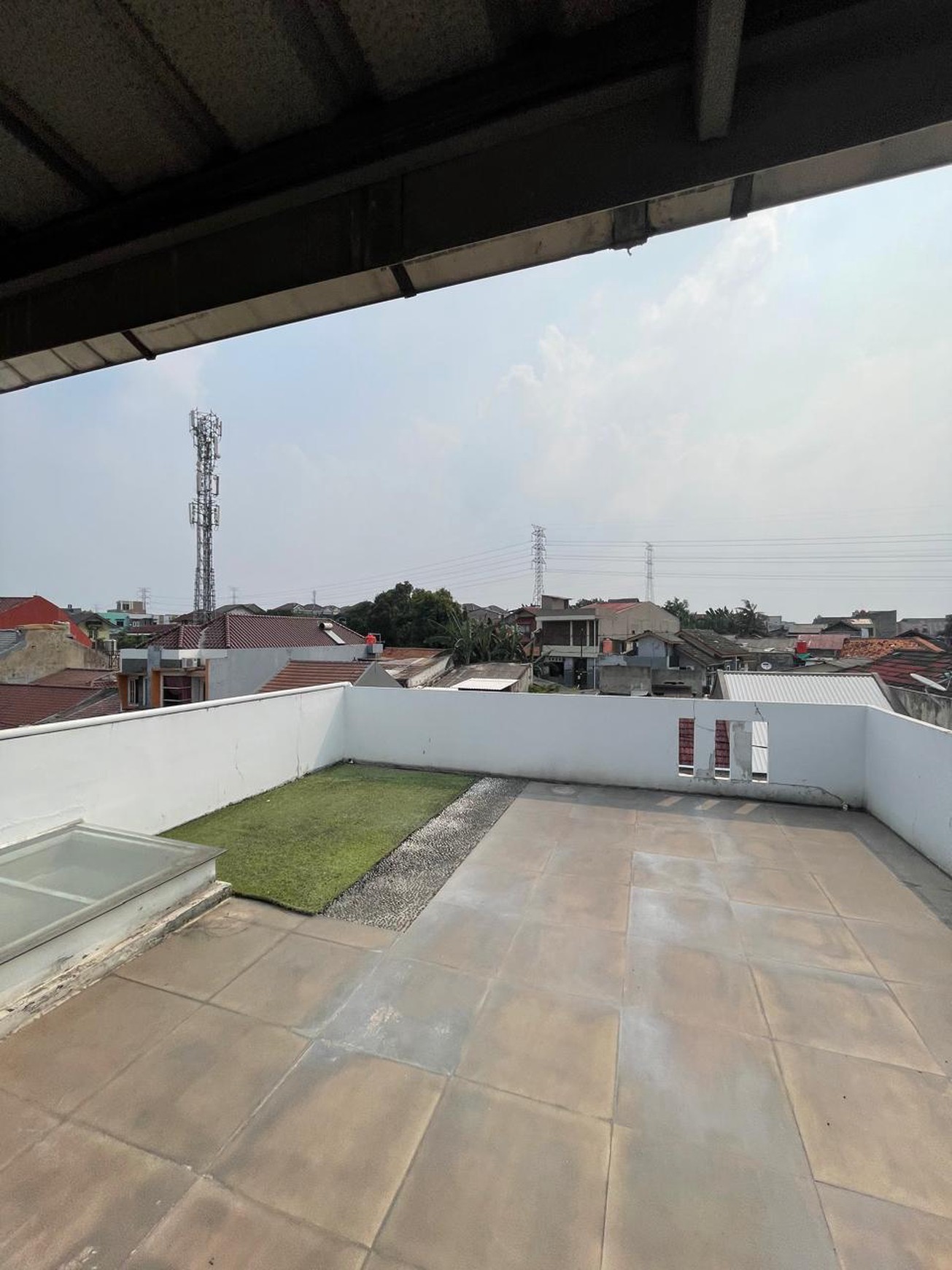 Rumah Bagus, 2 Lantai, Lokasi strategis di Bintaro Sektor 4