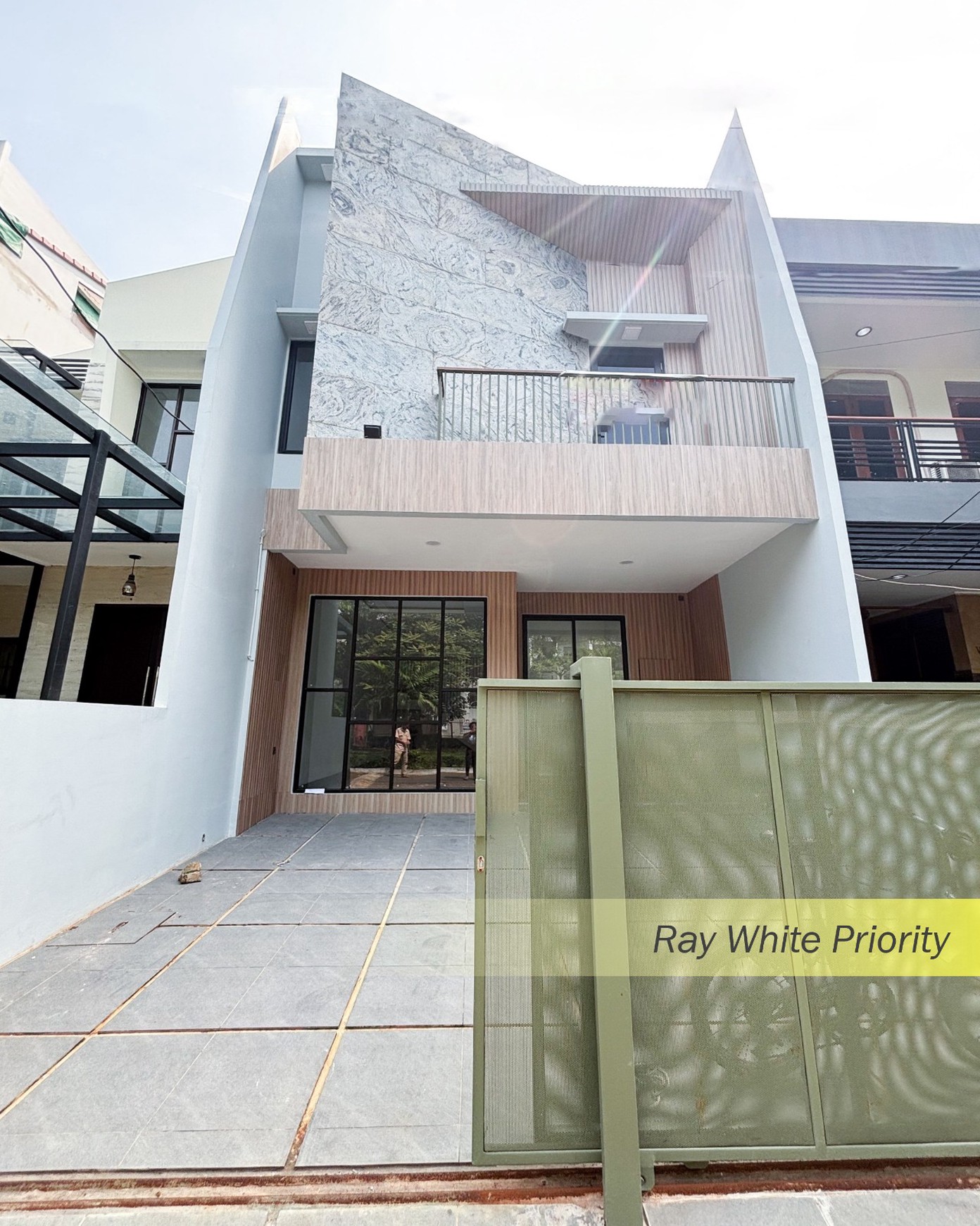 Rumah Modern Minimalis di Pondok Indah Siap Huni