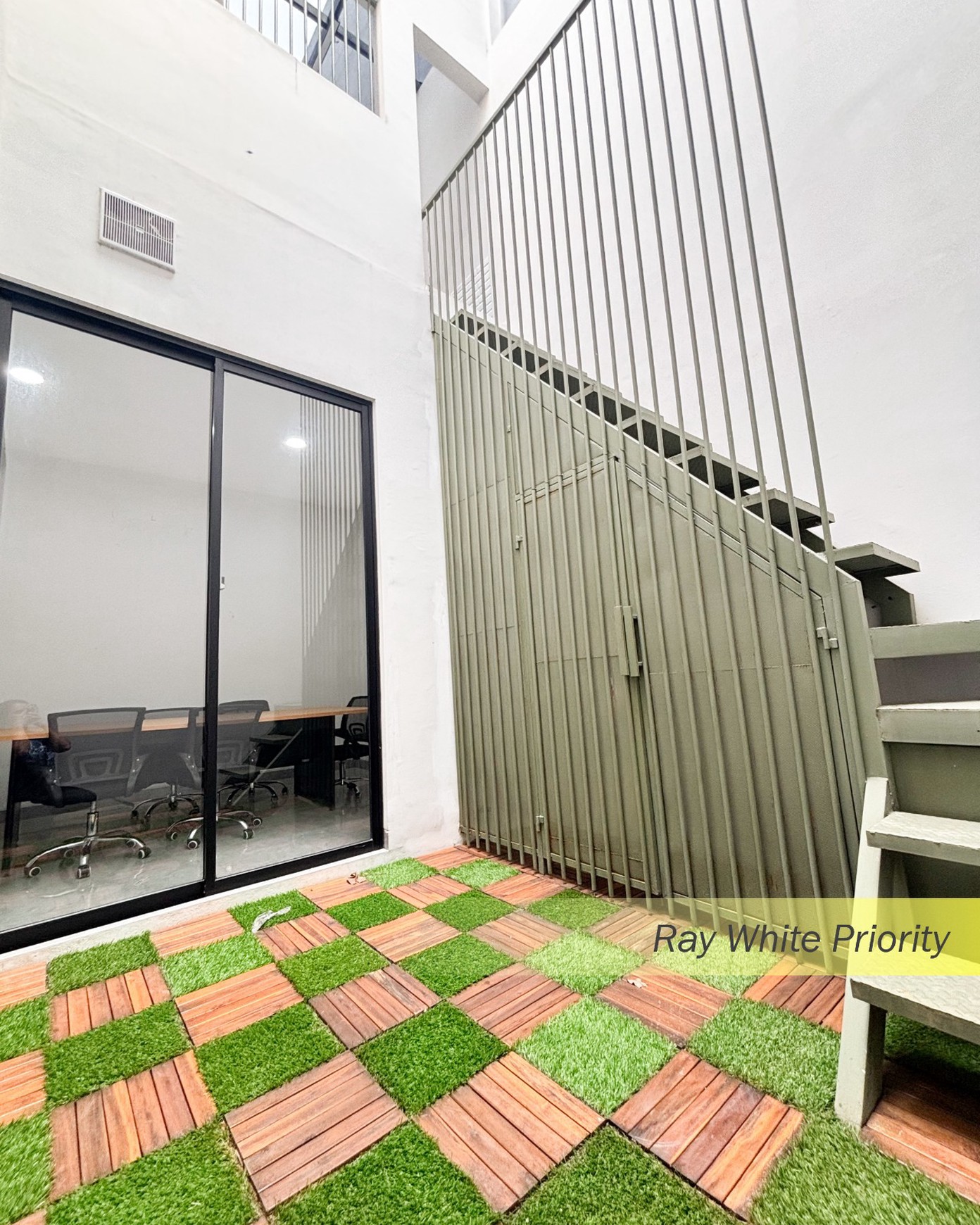 Rumah Modern Minimalis di Pondok Indah Siap Huni