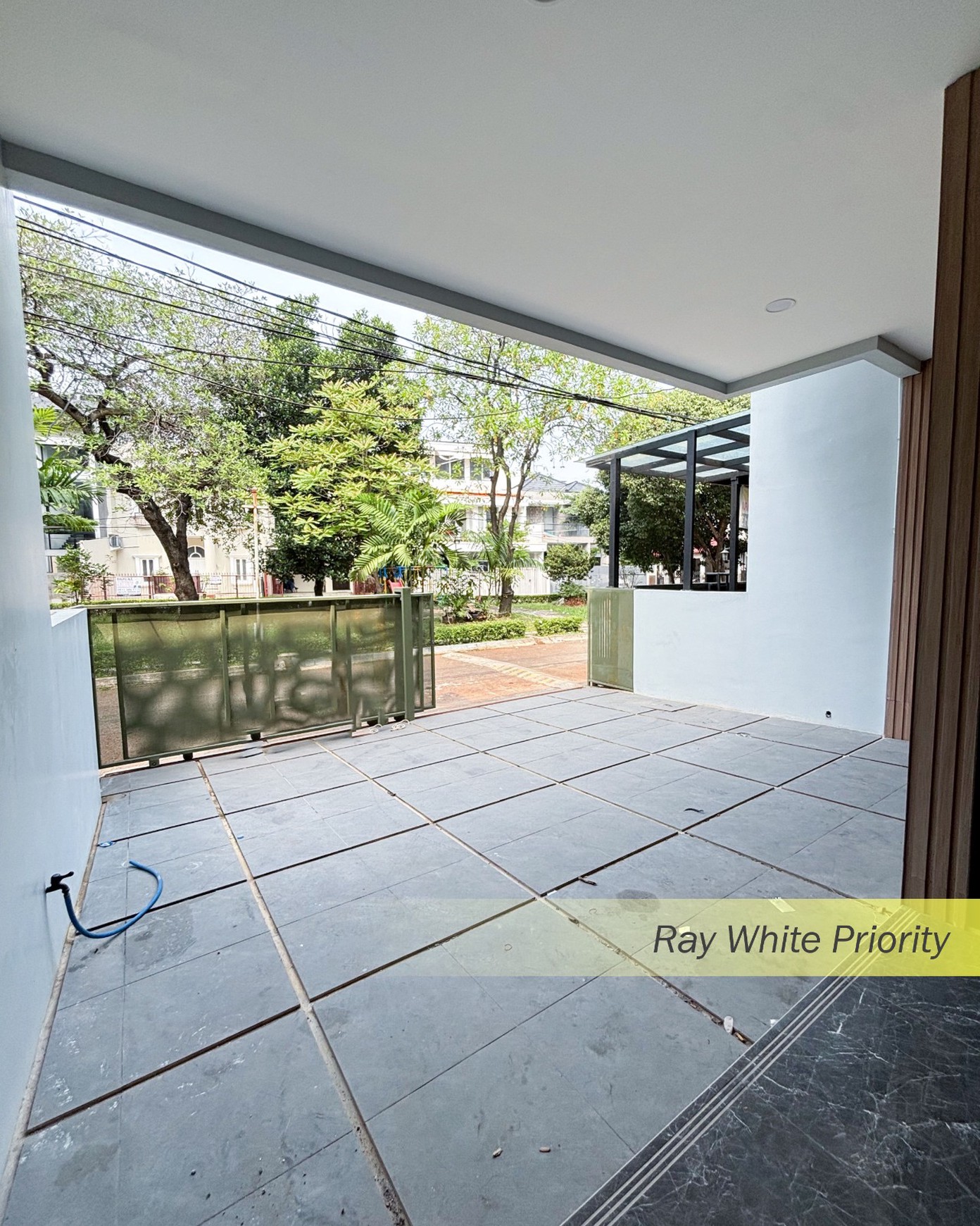 Rumah Modern Minimalis di Pondok Indah Siap Huni