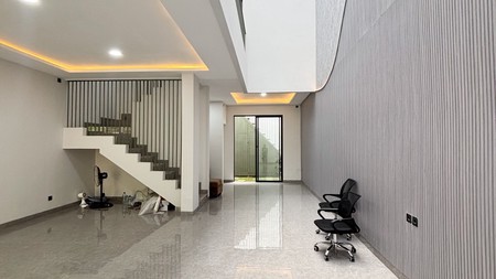 Rumah Modern Minimalis di Pondok Indah Siap Huni