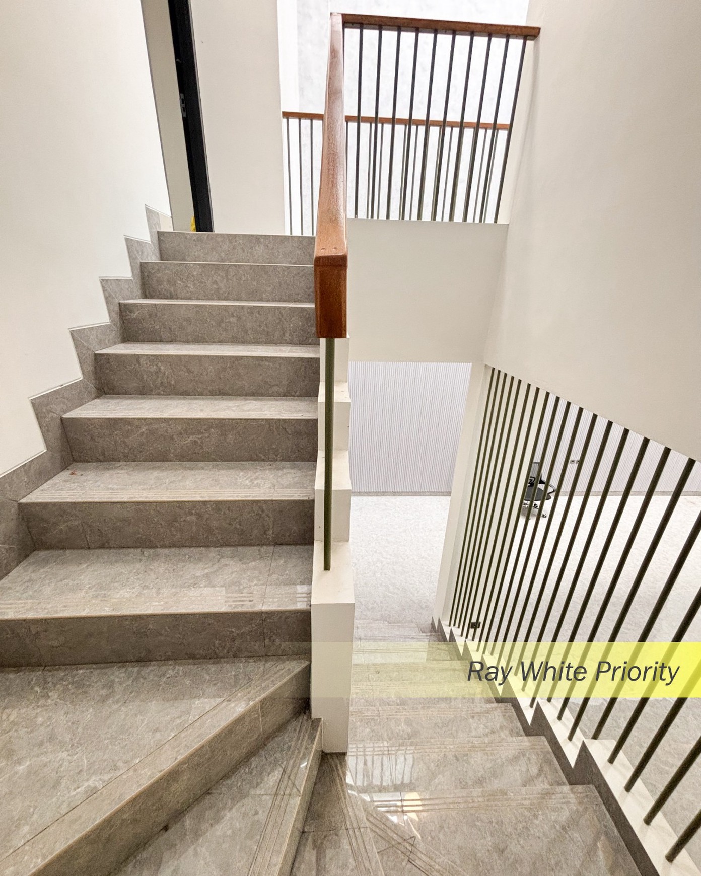 Rumah Modern Minimalis di Pondok Indah Siap Huni