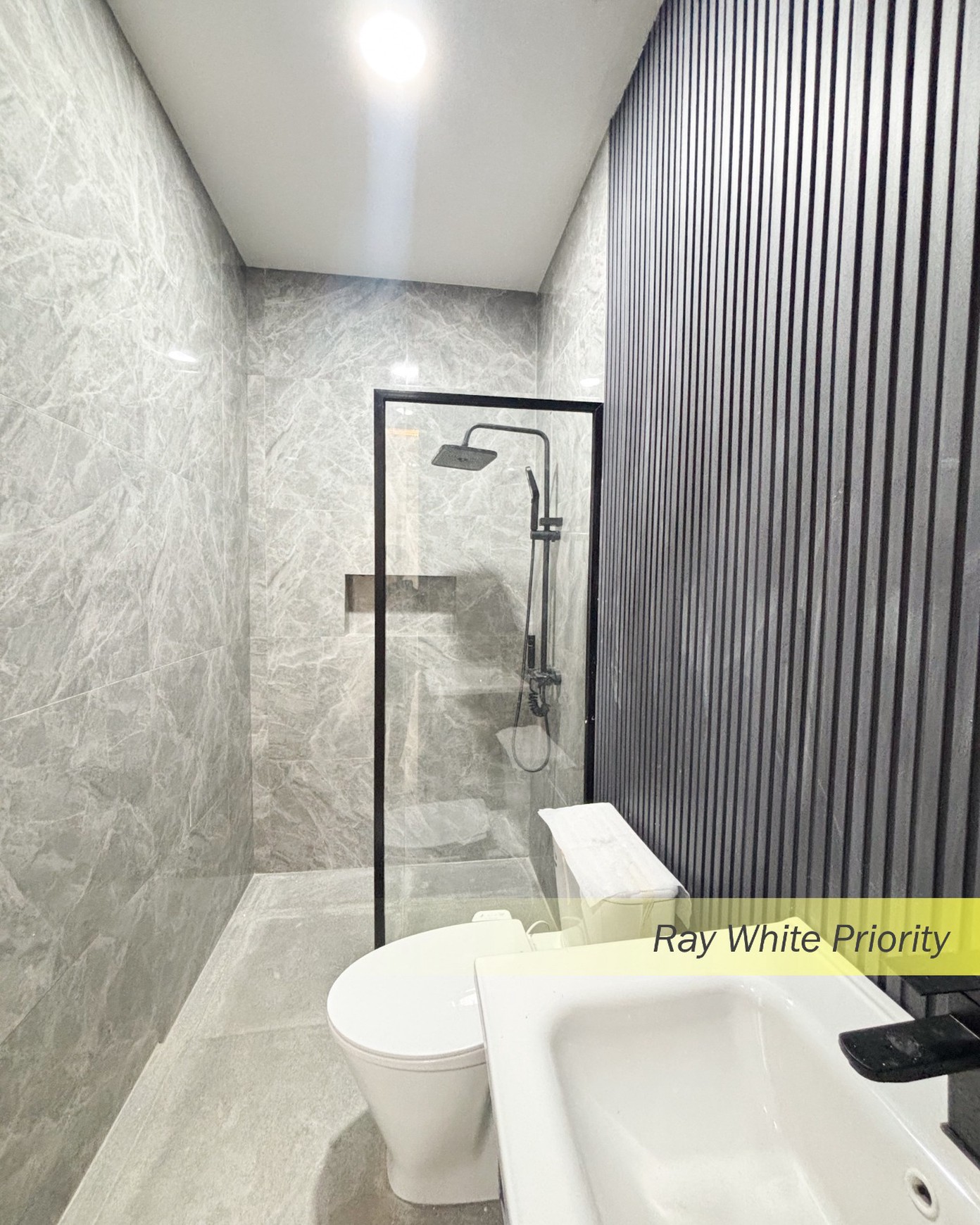 Rumah Modern Minimalis di Pondok Indah Siap Huni