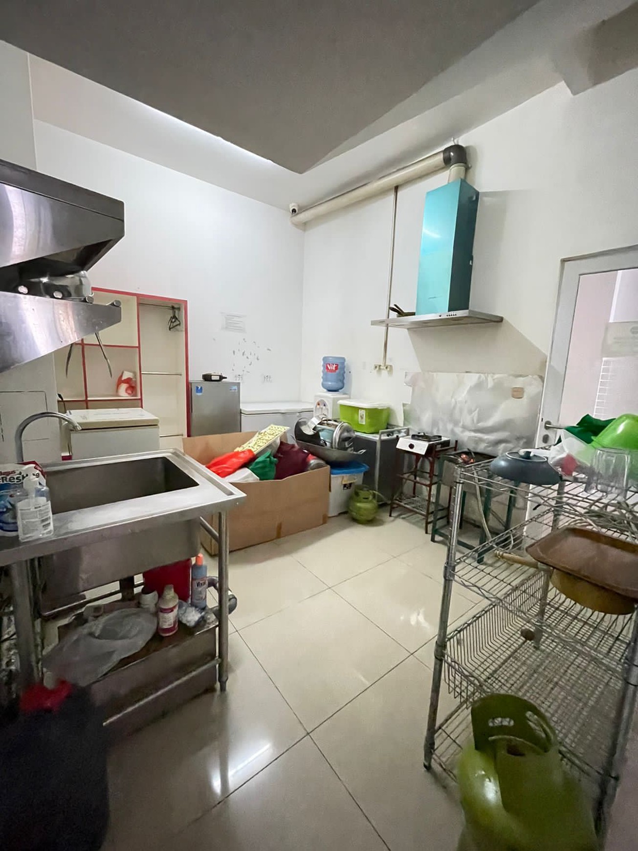 DISEWAKAN RUKO SIAP DIGUNAKAN UNTUK USAHA TEMPAT MAKAN DI LEBAK BULUS