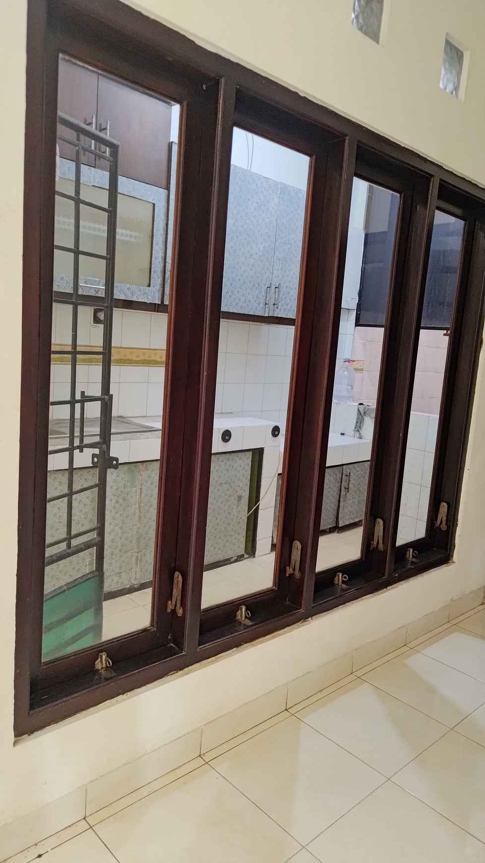 Rumah 2 lantai dalam Perum Lokasi Strategis Diarea Seturan Caturtunggal Depok Sleman