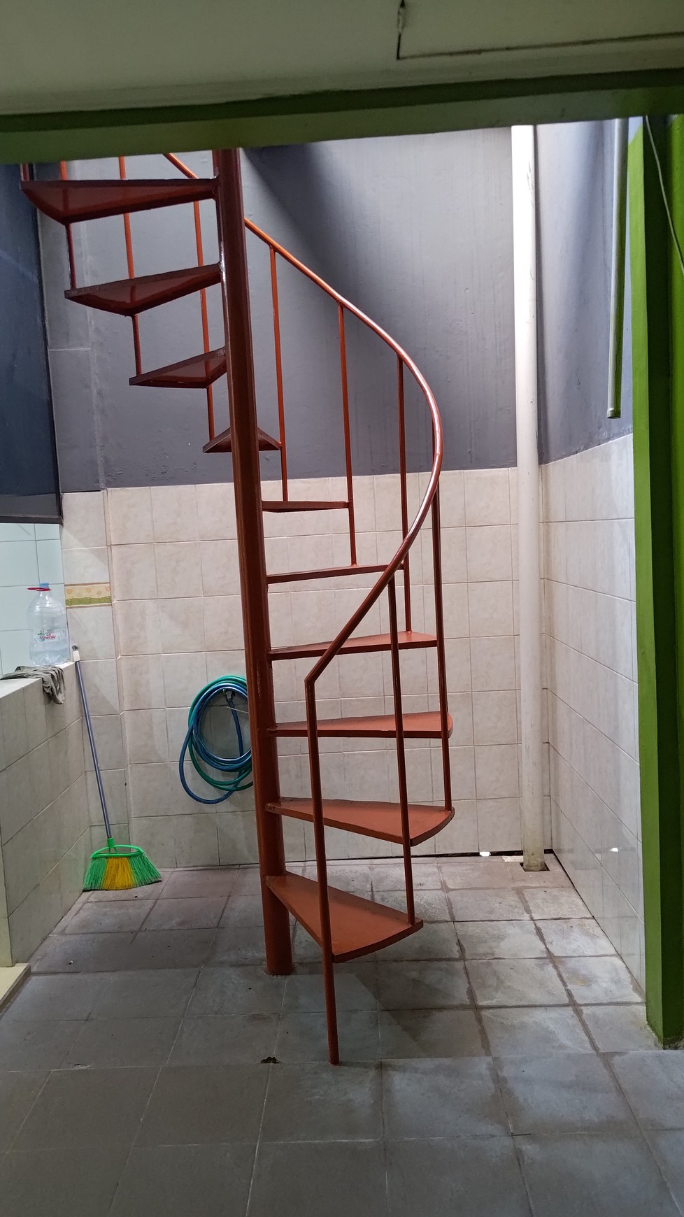 Rumah 2 lantai dalam Perum Lokasi Strategis Diarea Seturan Caturtunggal Depok Sleman
