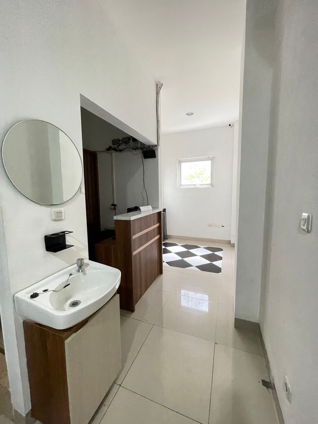DISEWAKAN RUKO SIAP HUNI TERSEDIA LIFT DI LEBAK BULUS
