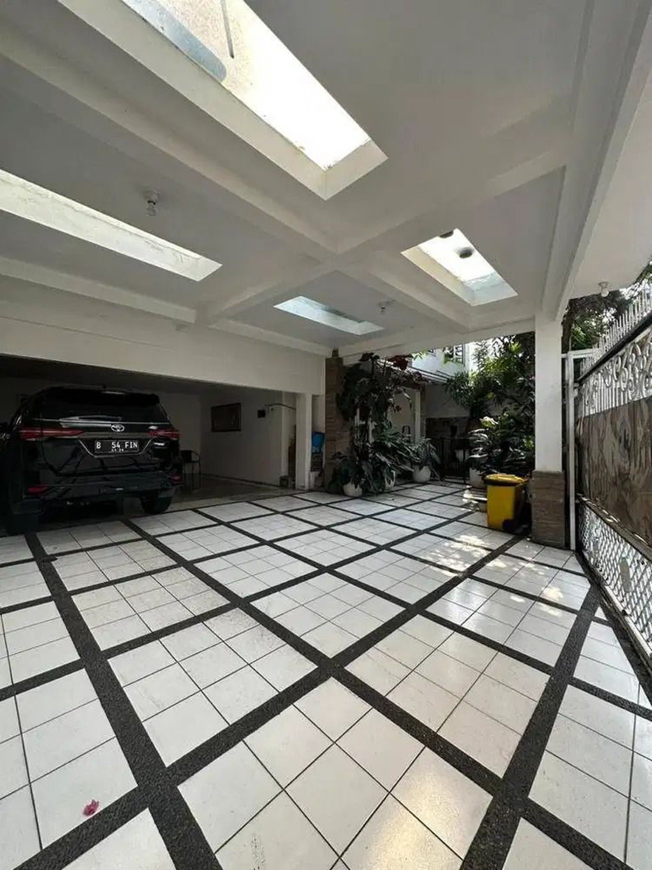 Dijual Rumah Mewah Siap Huni di Pasar Minggu