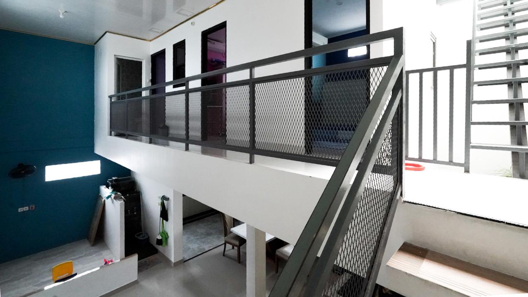 Dikontrakan RUMAH MODERN di Komplek Kavling UI Barat