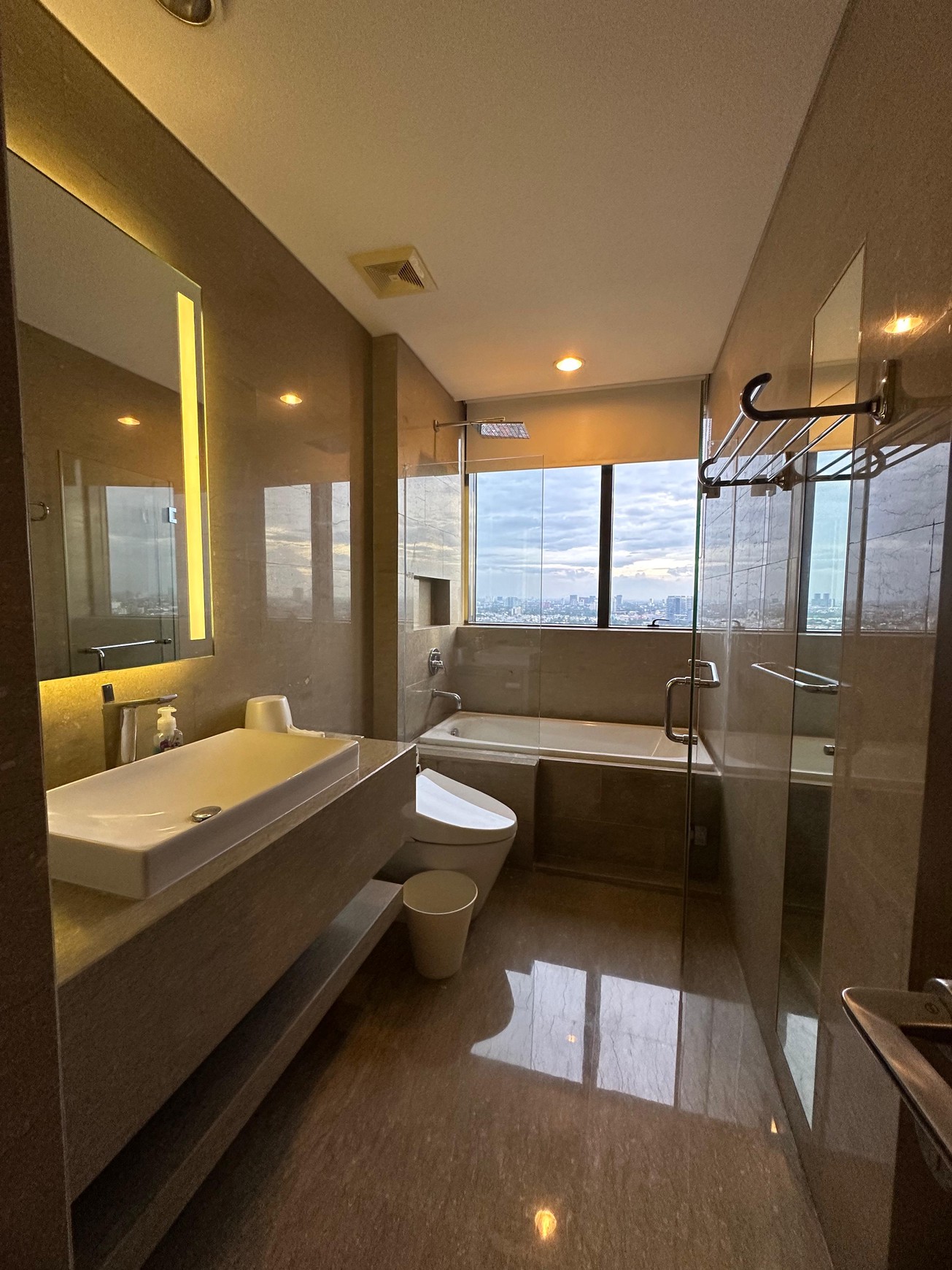 Apartemen Nyaman dan Strategis di One Park Avenue  Apartment 