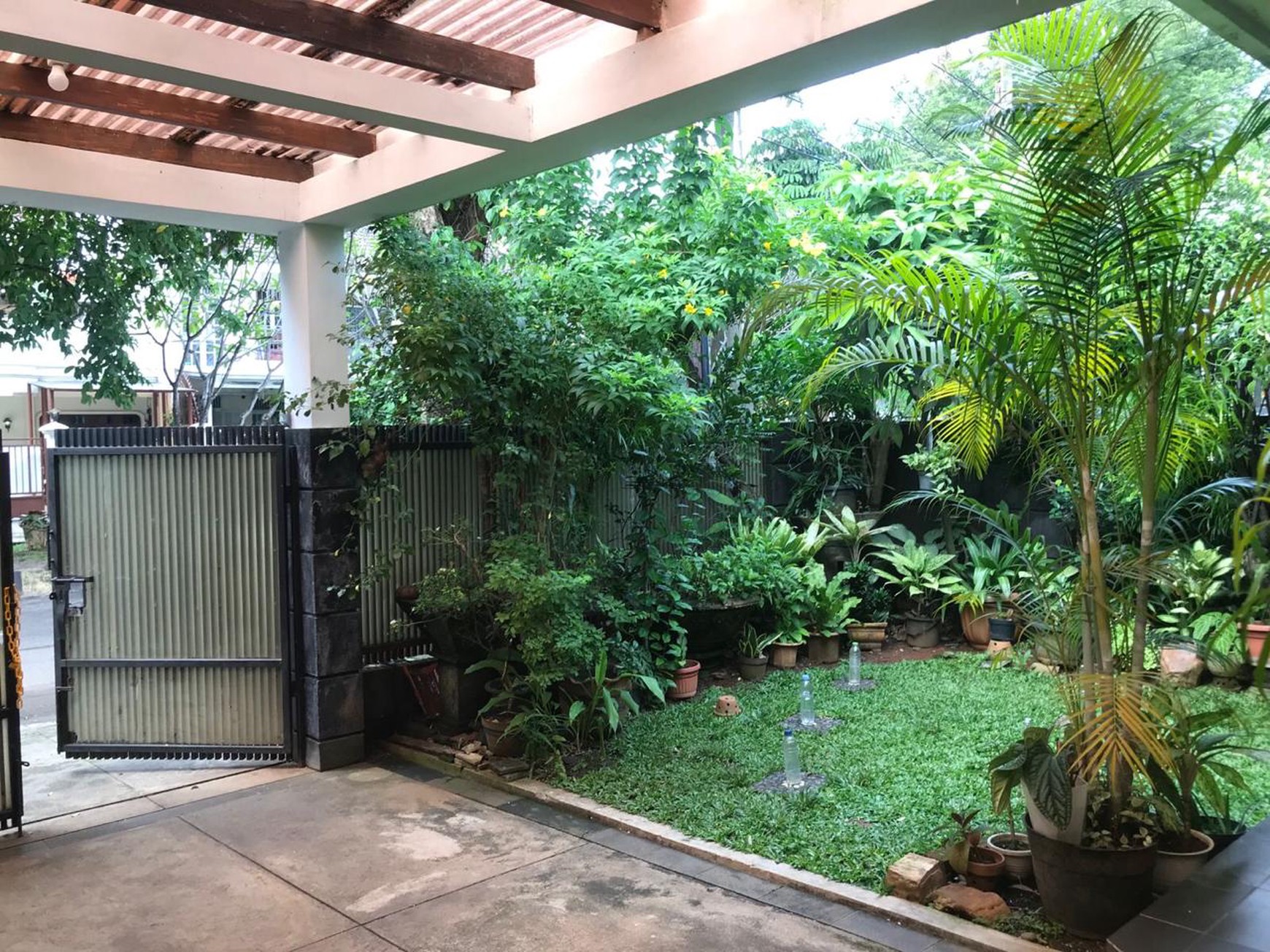Rumah Asri dalam Cluster yang nyaman, di Lebak Bulus dekat RS Mayapada dan Citos.