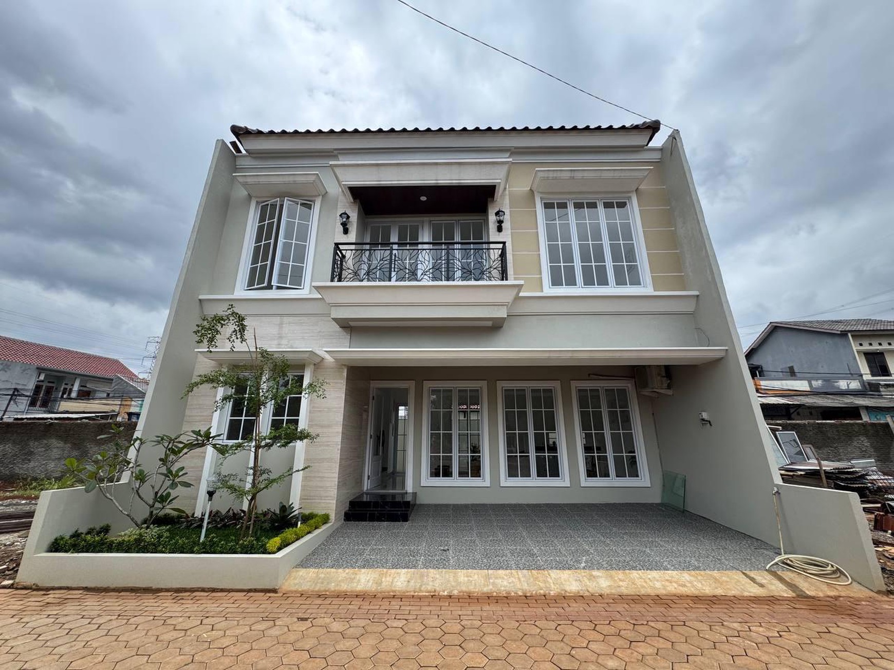 Cinere rumah brandnew dekat pintu tol desari free biaya2