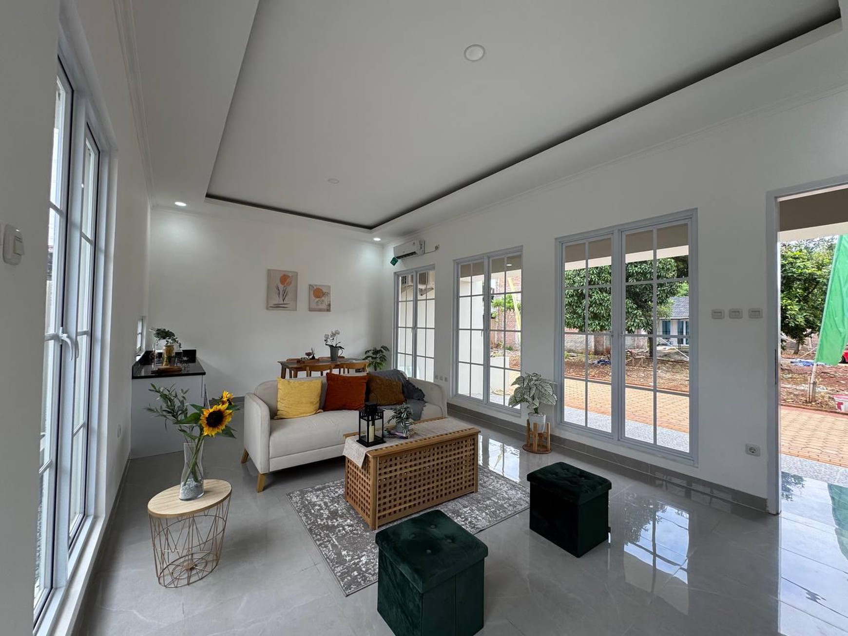 Cinere rumah brandnew dekat pintu tol desari free biaya2