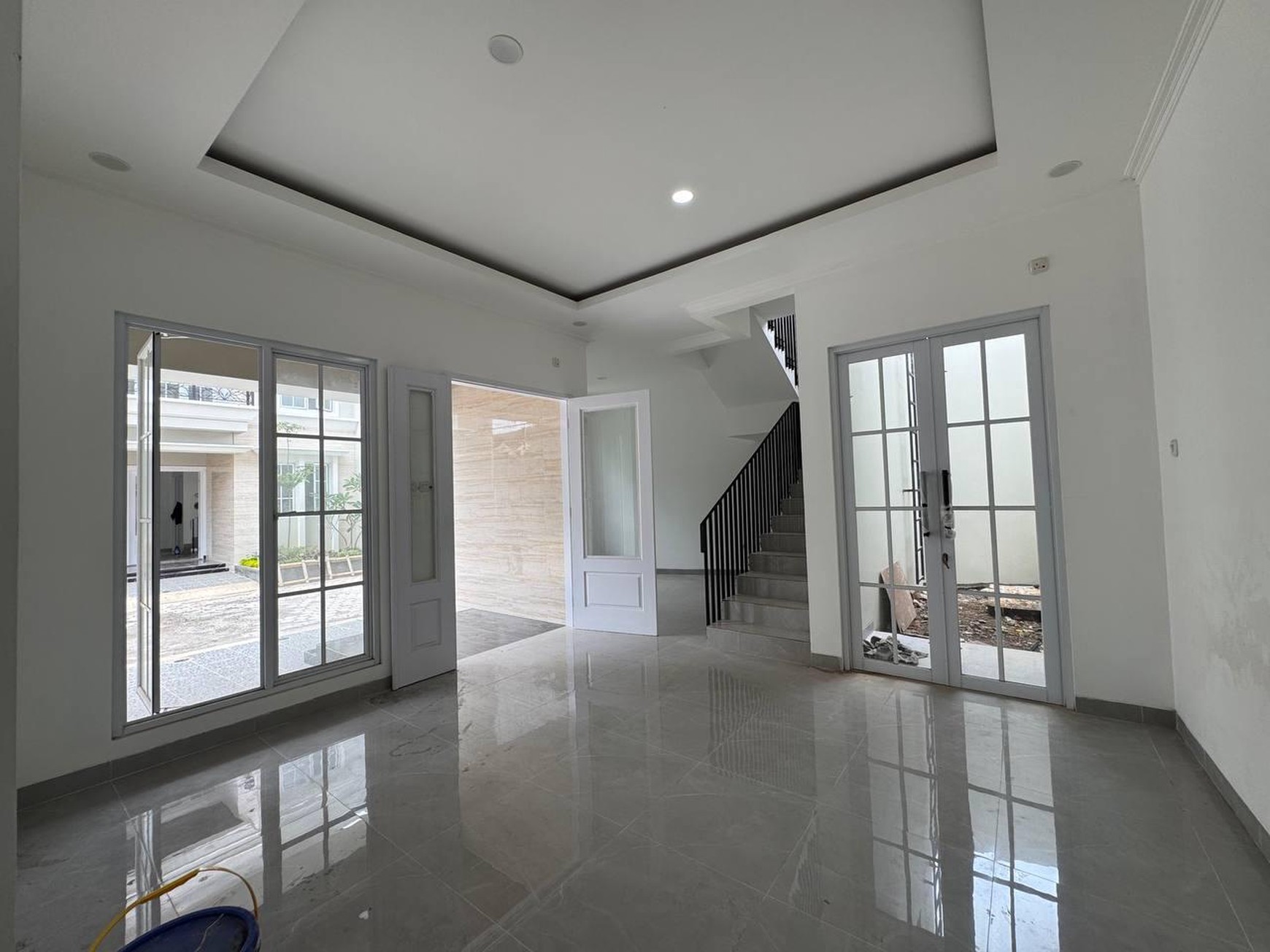 Cinere rumah brandnew dekat pintu tol desari free biaya2