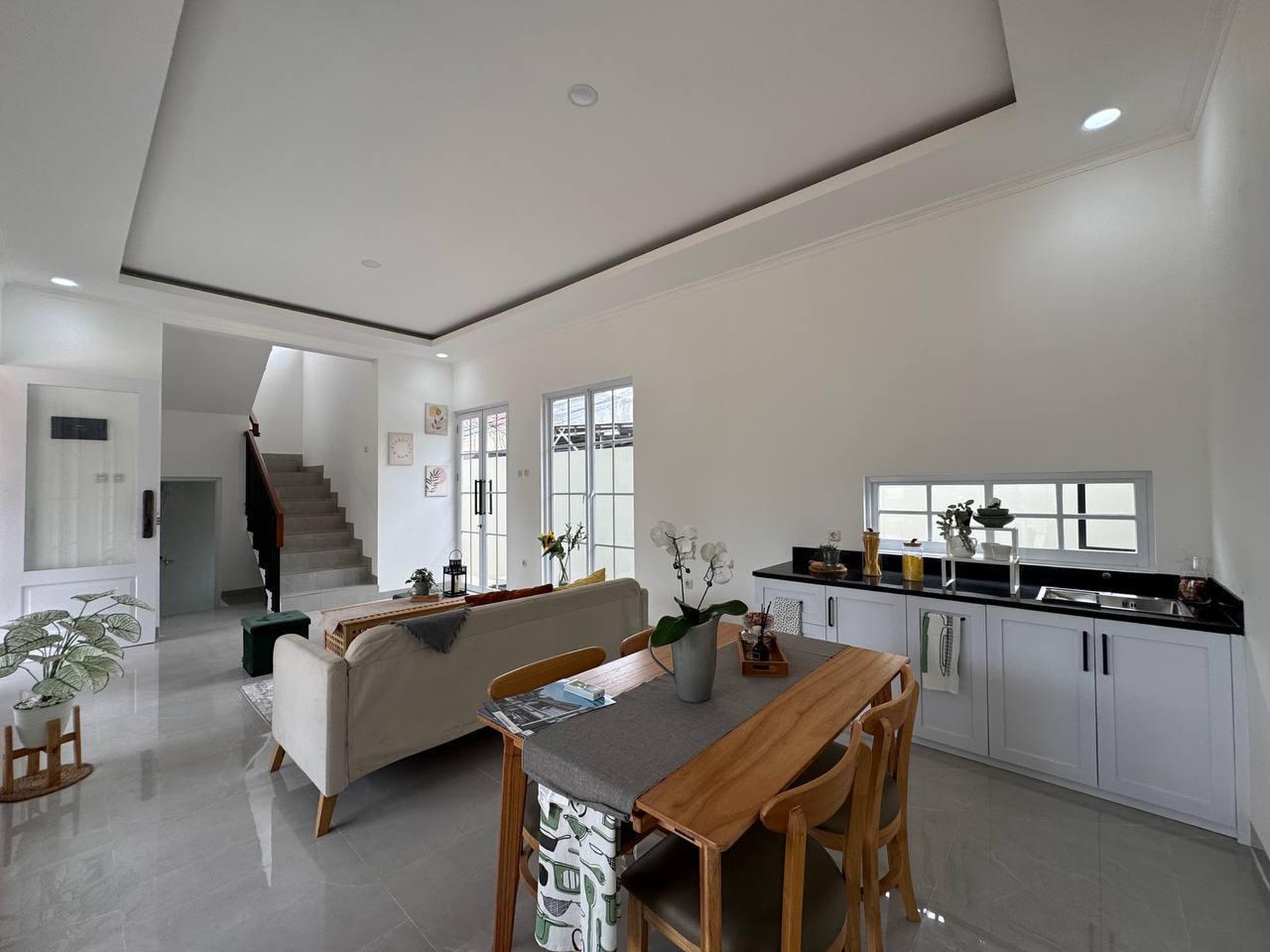 Cinere rumah brandnew dekat pintu tol desari free biaya2