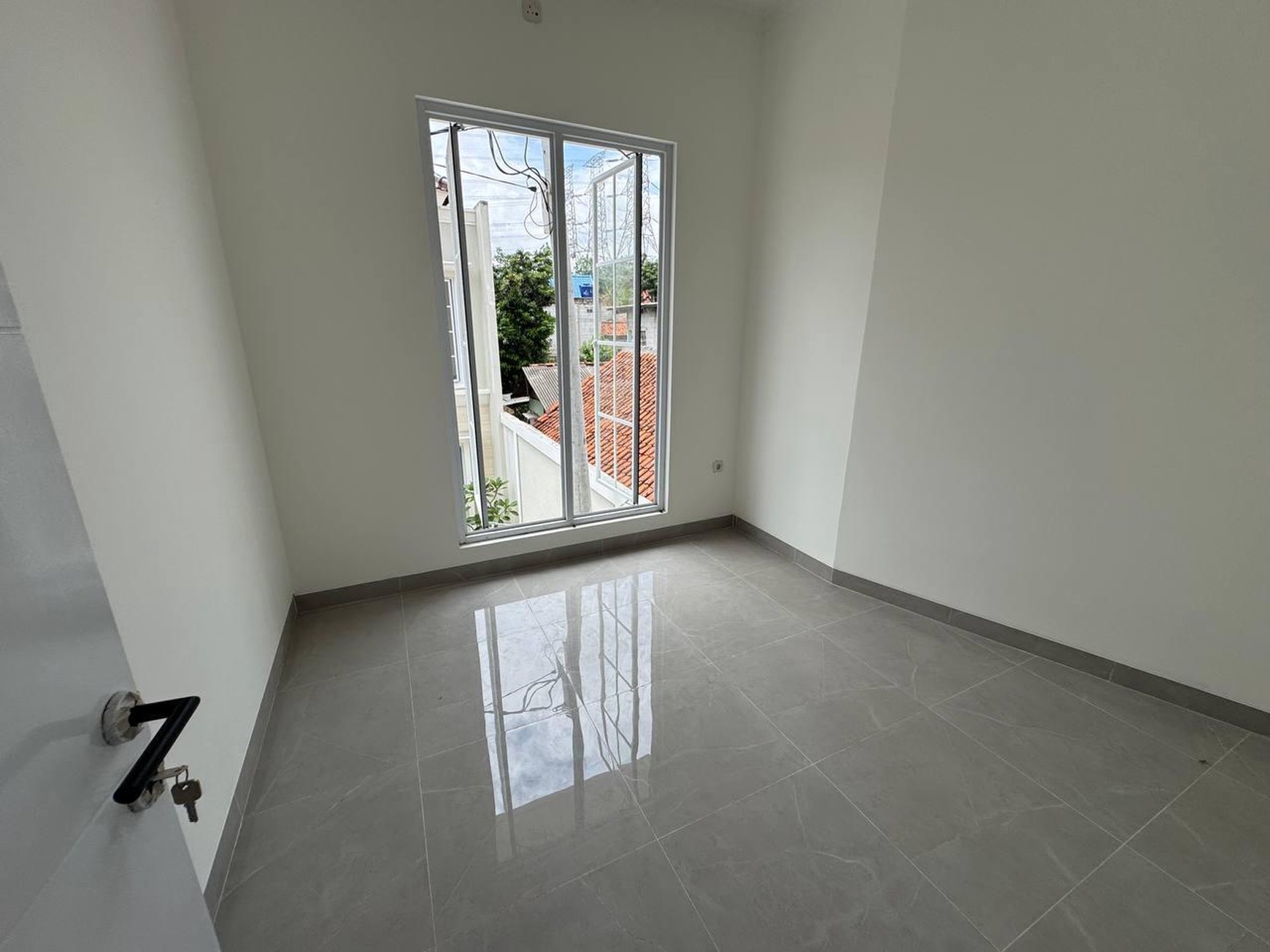 Cinere rumah brandnew dekat pintu tol desari free biaya2