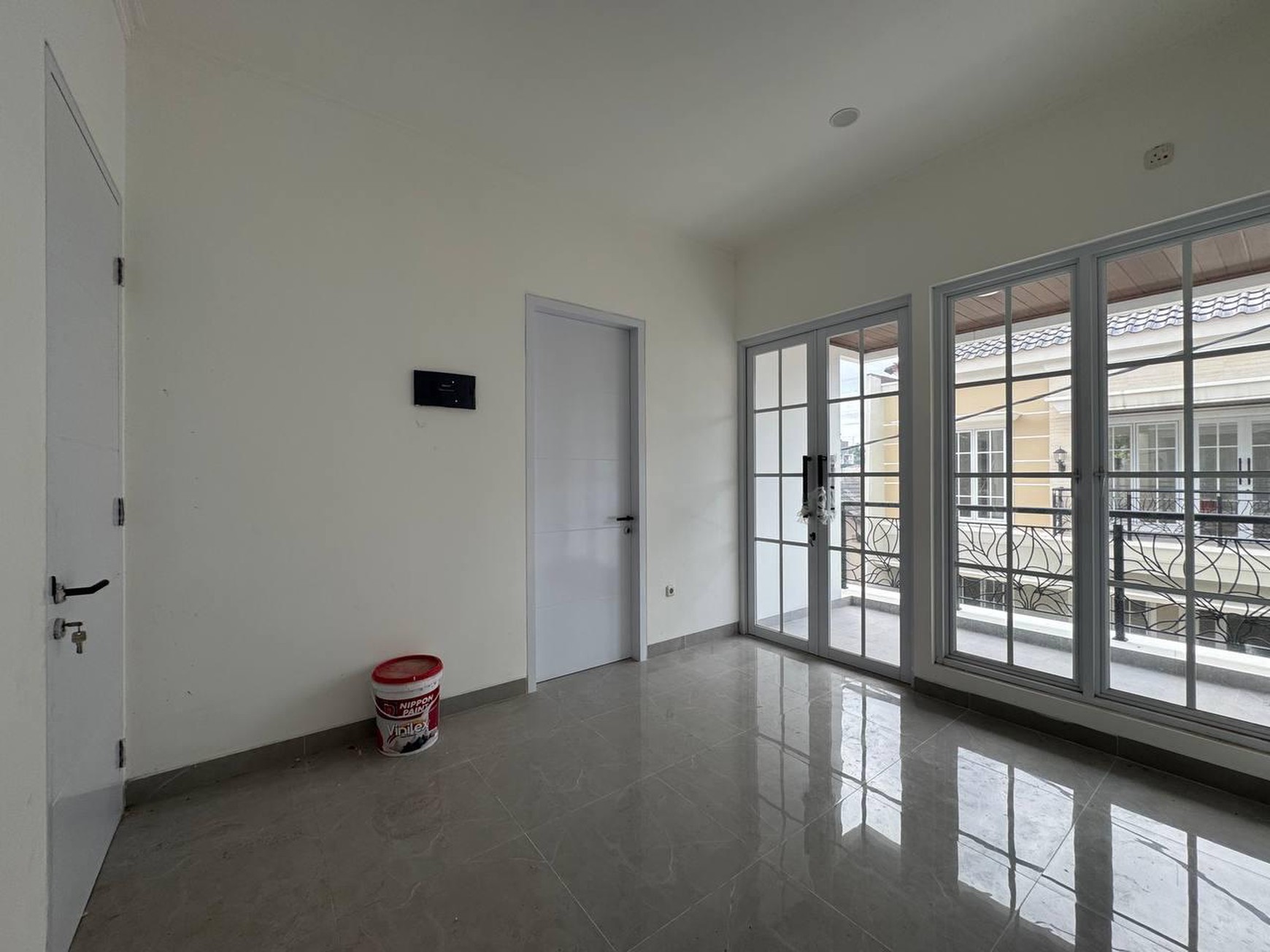 Cinere rumah brandnew dekat pintu tol desari free biaya2