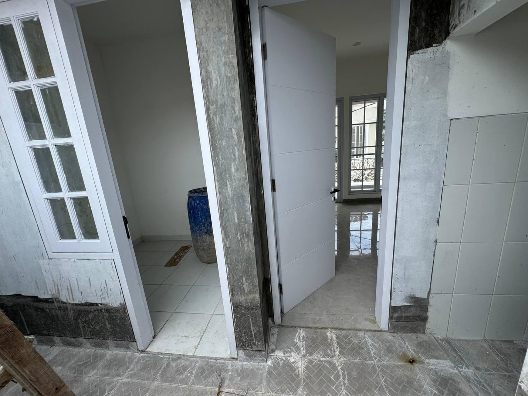 Cinere rumah brandnew dekat pintu tol desari free biaya2