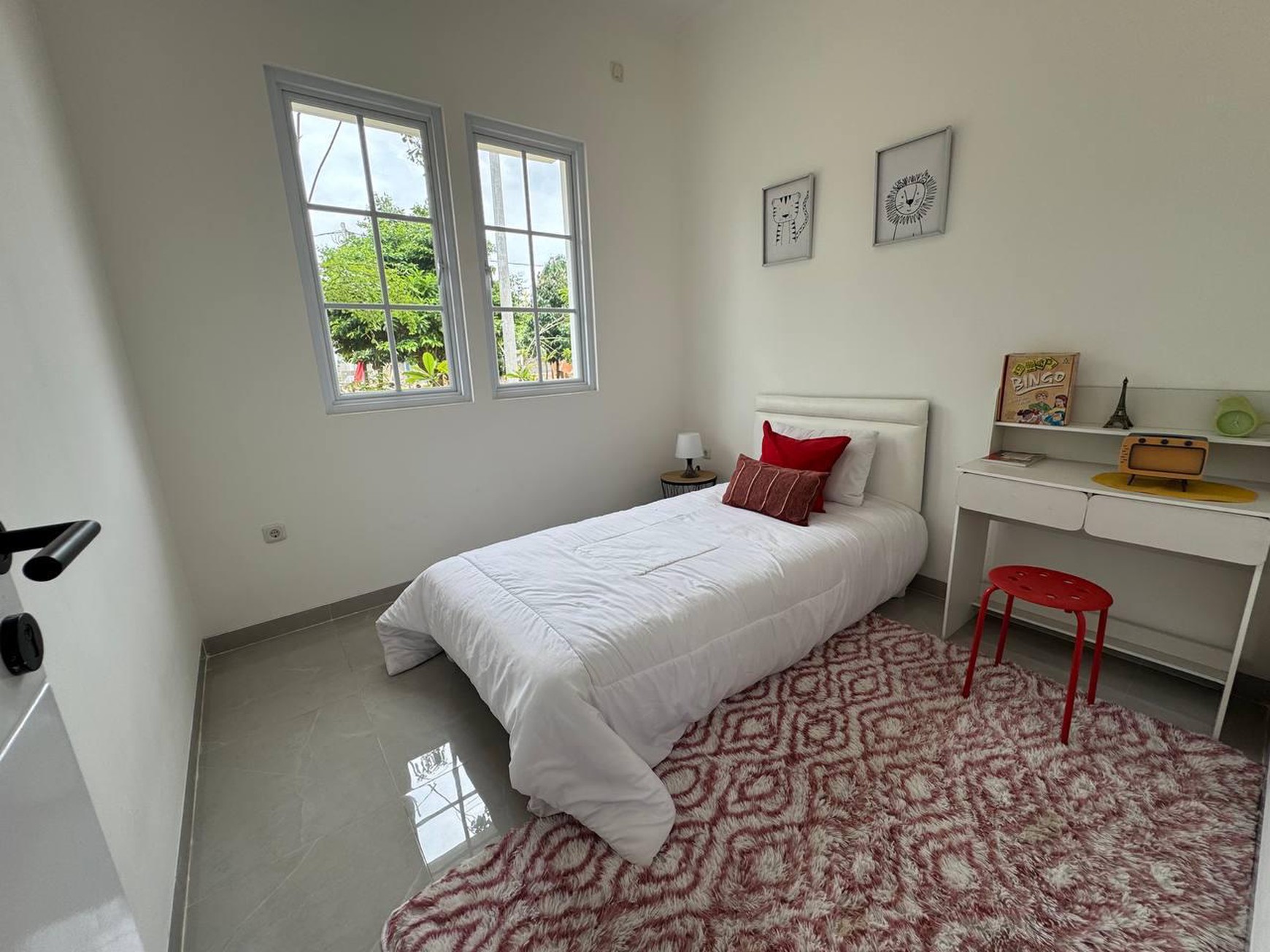 Cinere rumah brandnew dekat pintu tol desari free biaya2