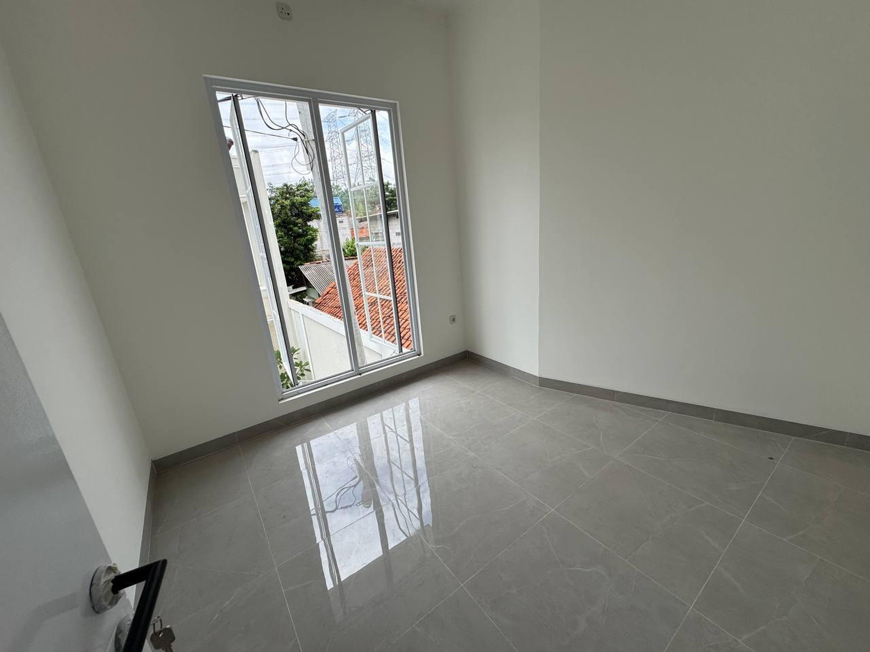 Cinere rumah brandnew dekat pintu tol desari free biaya2