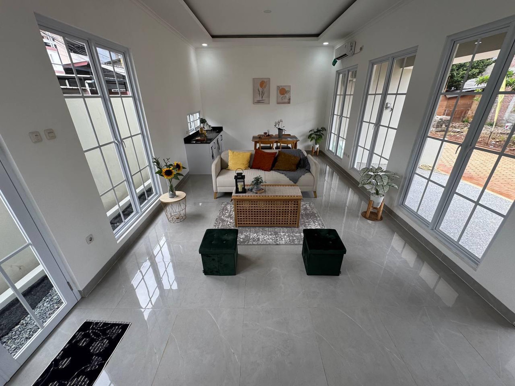 Cinere rumah brandnew dekat pintu tol desari free biaya2