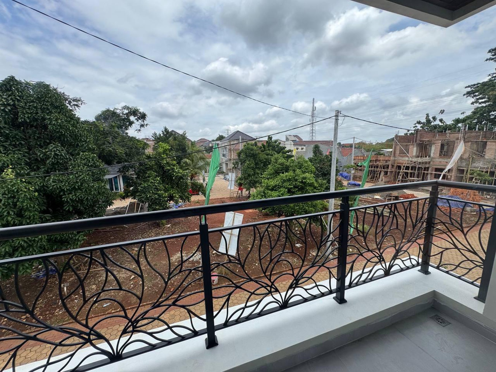 Cinere rumah brandnew dekat pintu tol desari free biaya2