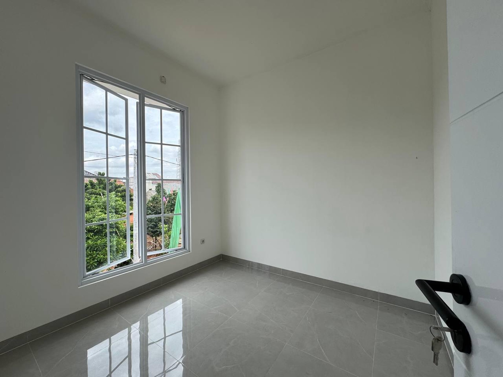 Cinere rumah brandnew dekat pintu tol desari free biaya2