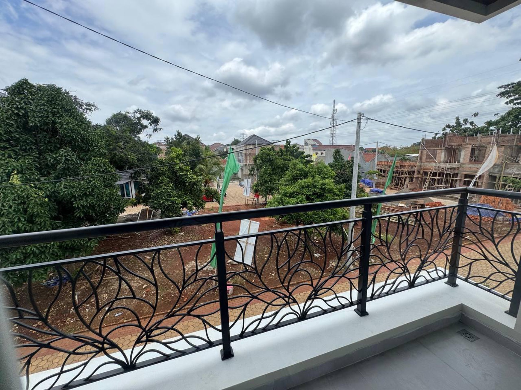 Cinere rumah brandnew dekat pintu tol desari free biaya2