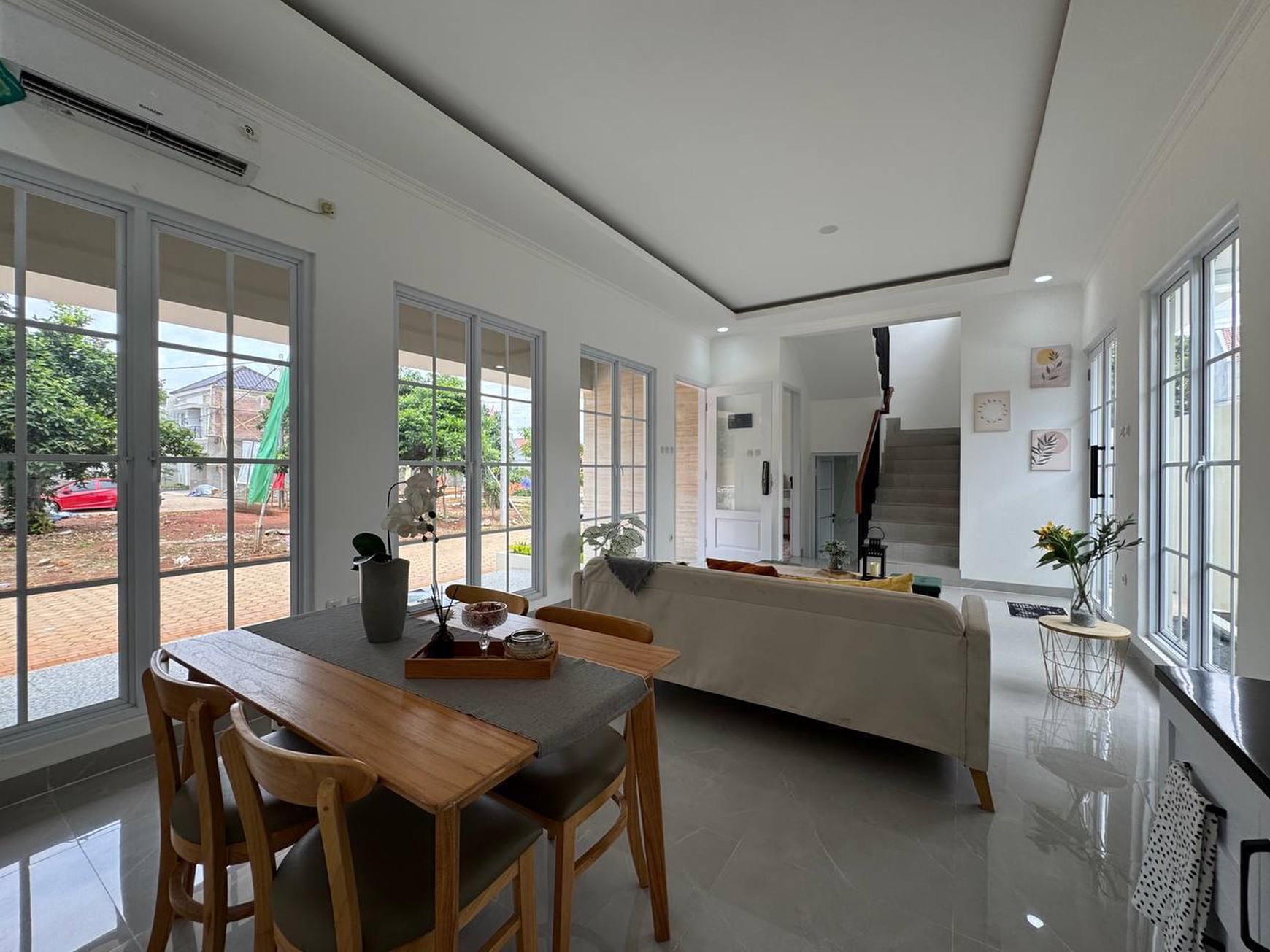 Cinere rumah brandnew dekat pintu tol desari free biaya2