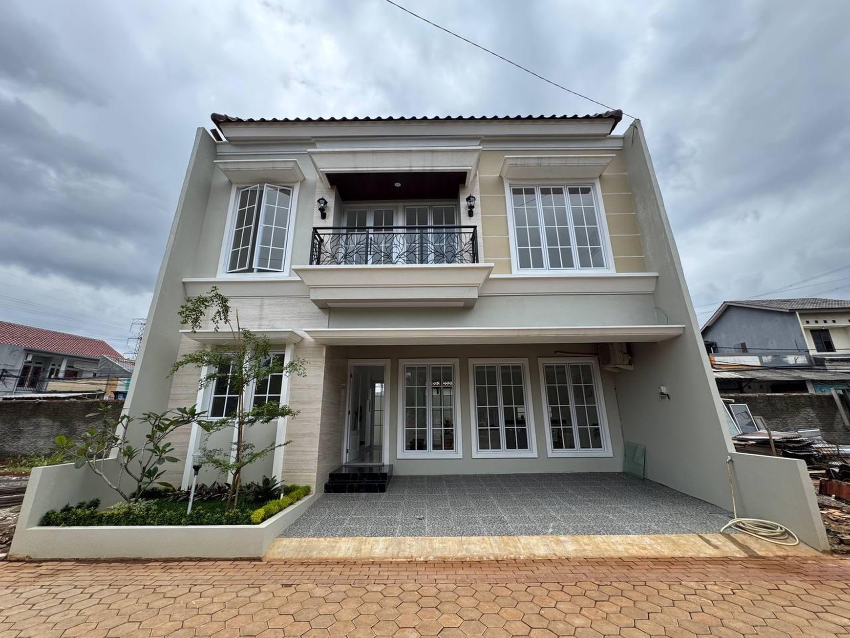 Cinere rumah brandnew dekat pintu tol desari free biaya2