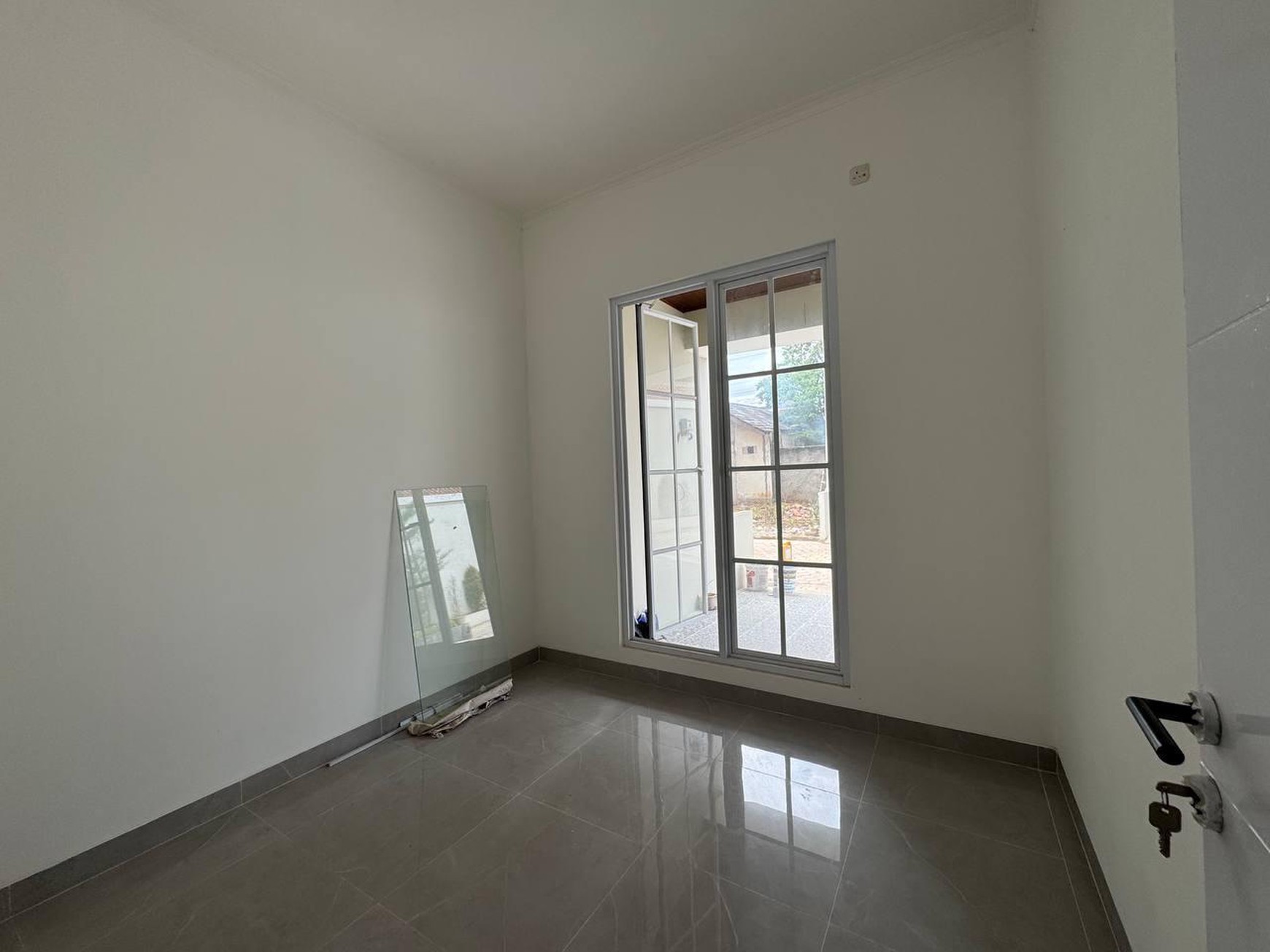 Cinere rumah brandnew dekat pintu tol desari free biaya2