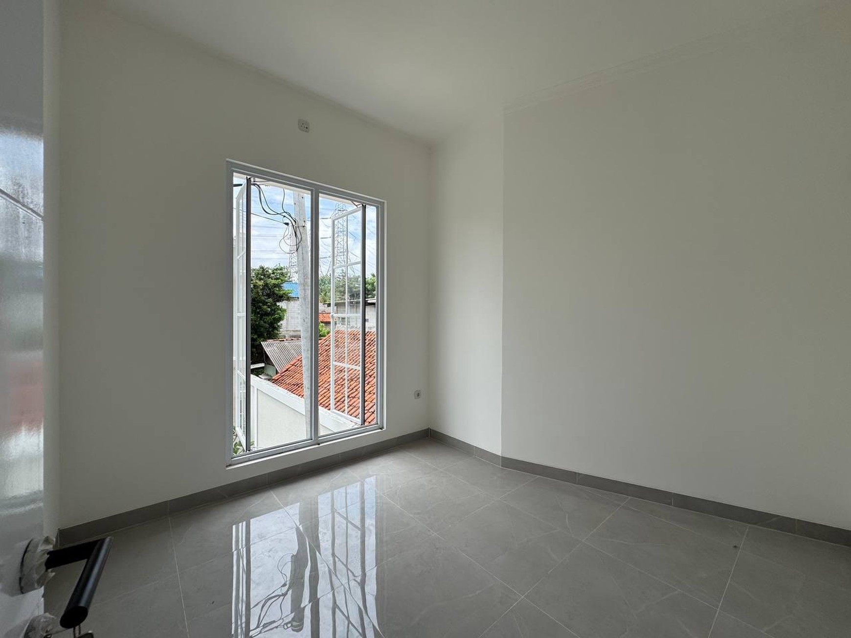 Cinere rumah brandnew dekat pintu tol desari free biaya2